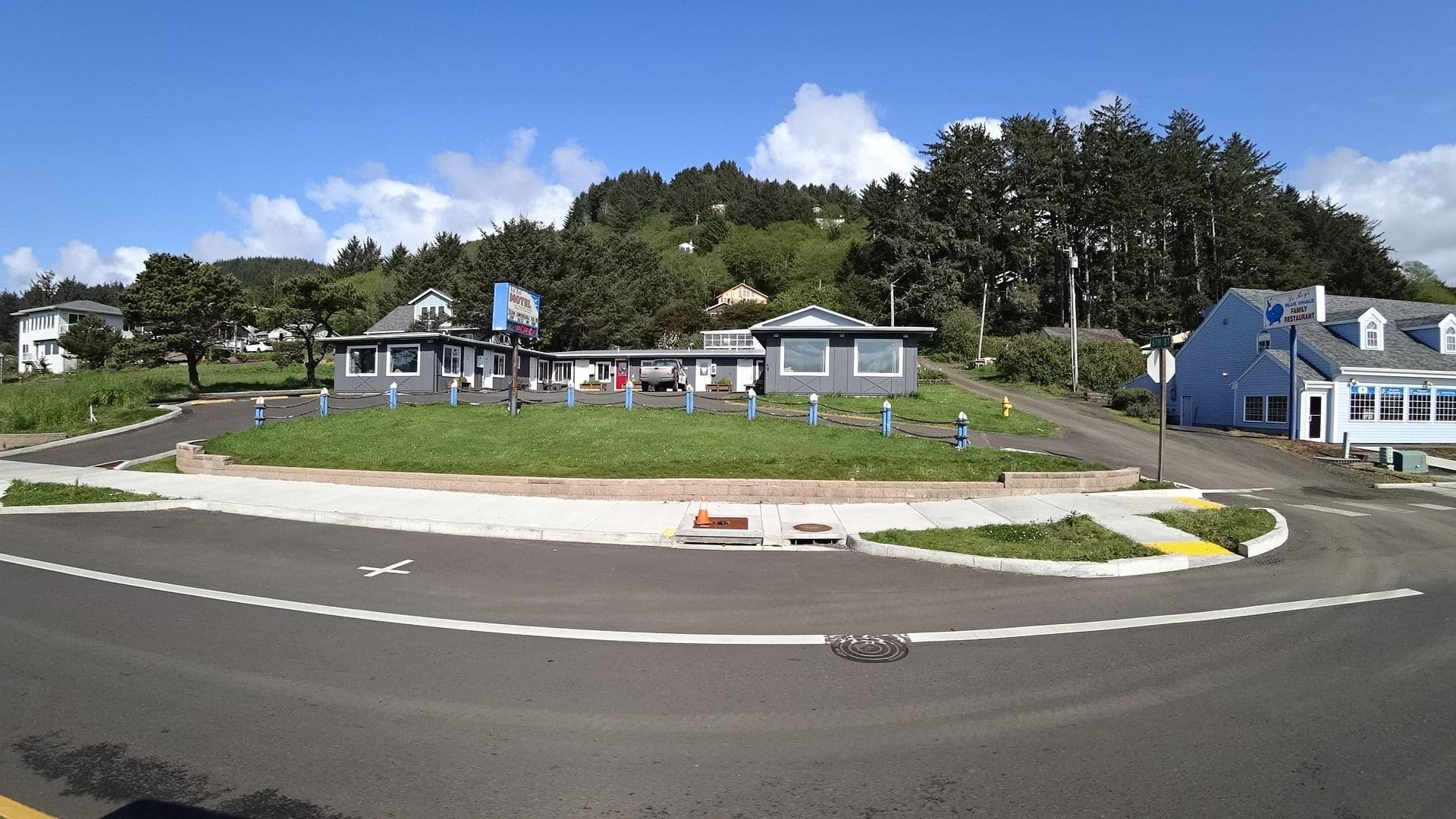 Street view near Ya'tel Motel, Waldport — © stilldavid (CC BY-SA · Mapillary)