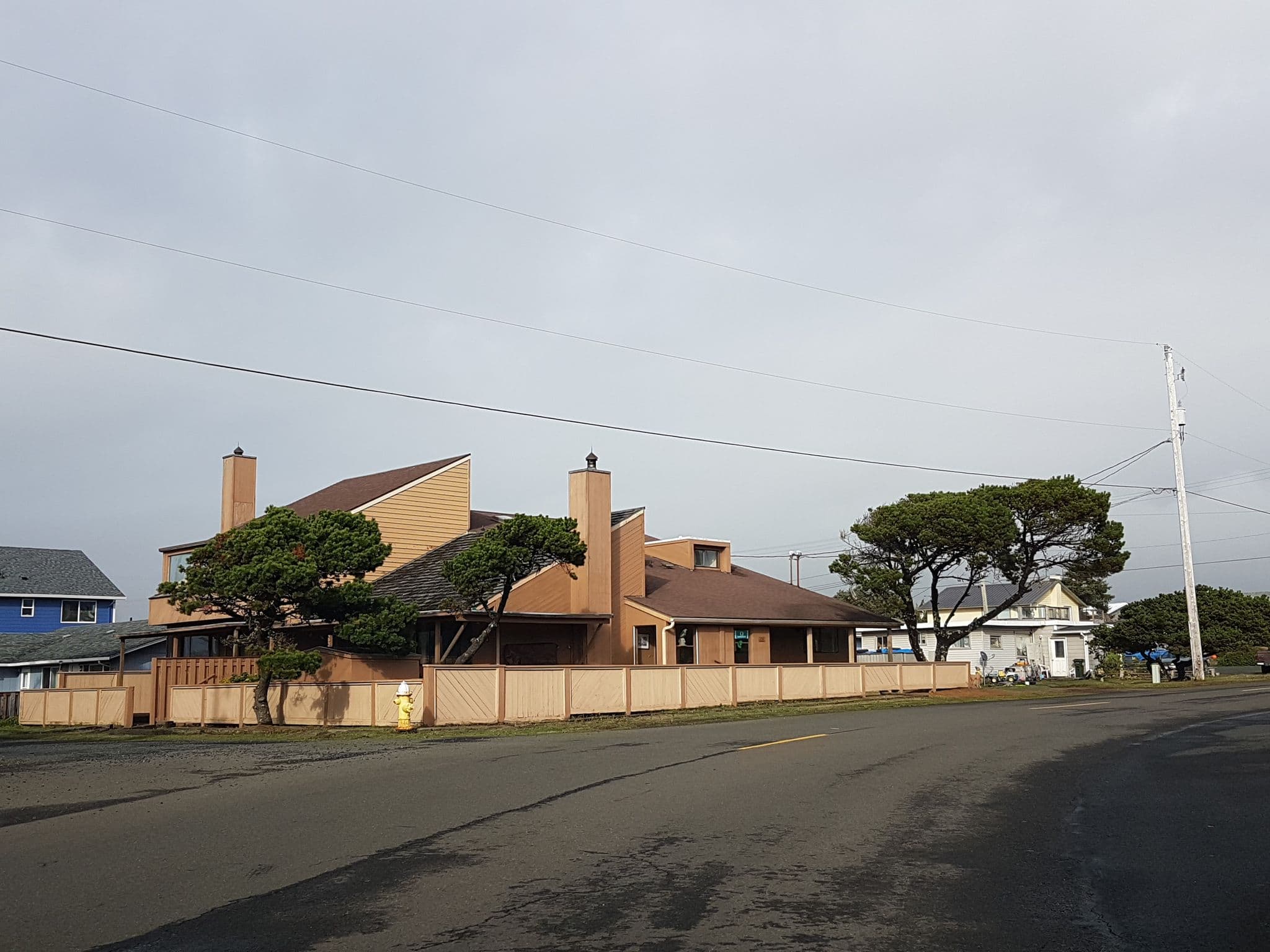 Street view near Vacasa Rentals: The Yaquina House, Agate Beach — © jopparn (CC BY-SA · Mapillary)