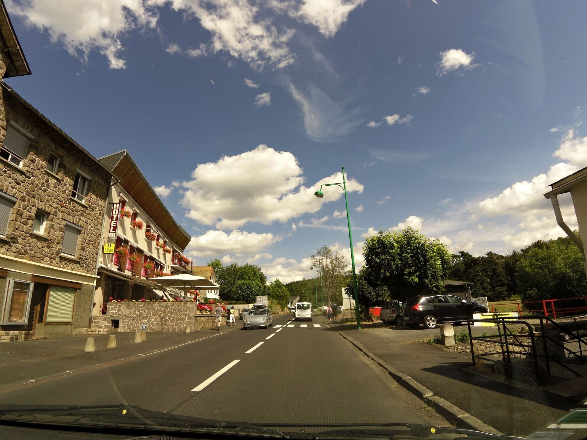 Street view near Le Grillon, Besse-et-Saint-Anastaise — © balooval (CC BY-SA · Mapillary)