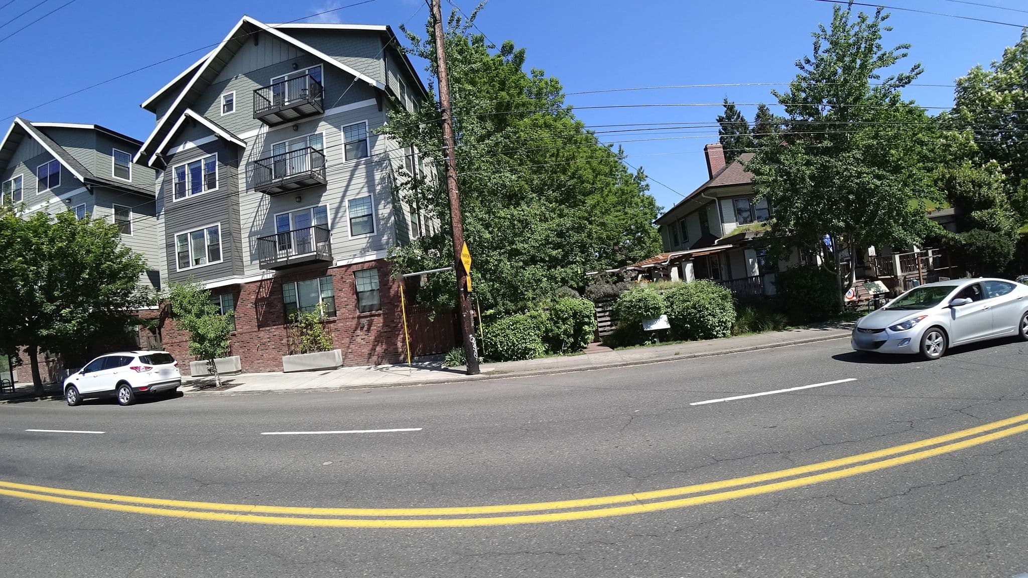 Street view near Hawthorne Youth Hostel, Portland — © mly_pdx01 (CC BY-SA · Mapillary)