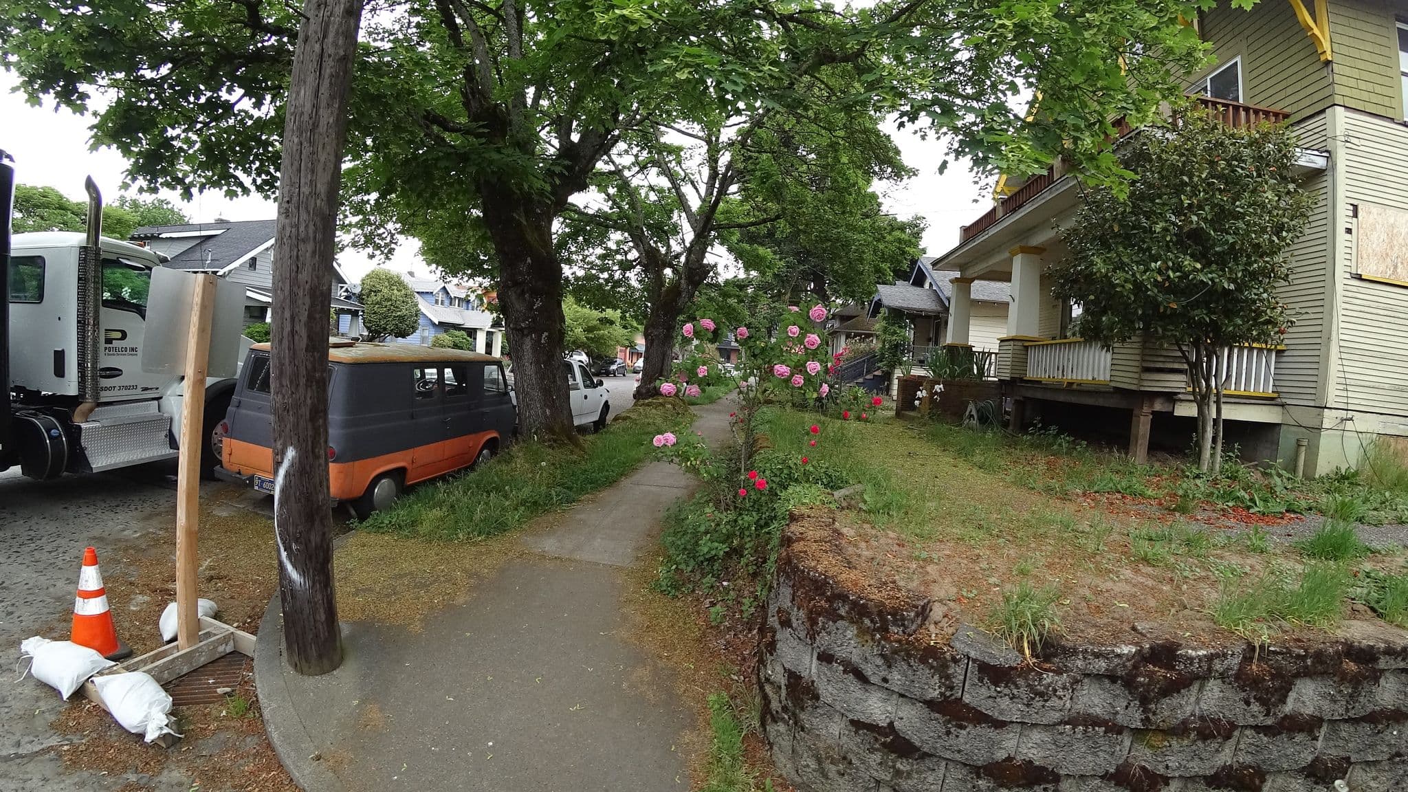 Street view near Ivon Cottage, Lents — © mly_pdx01 (CC BY-SA · Mapillary)