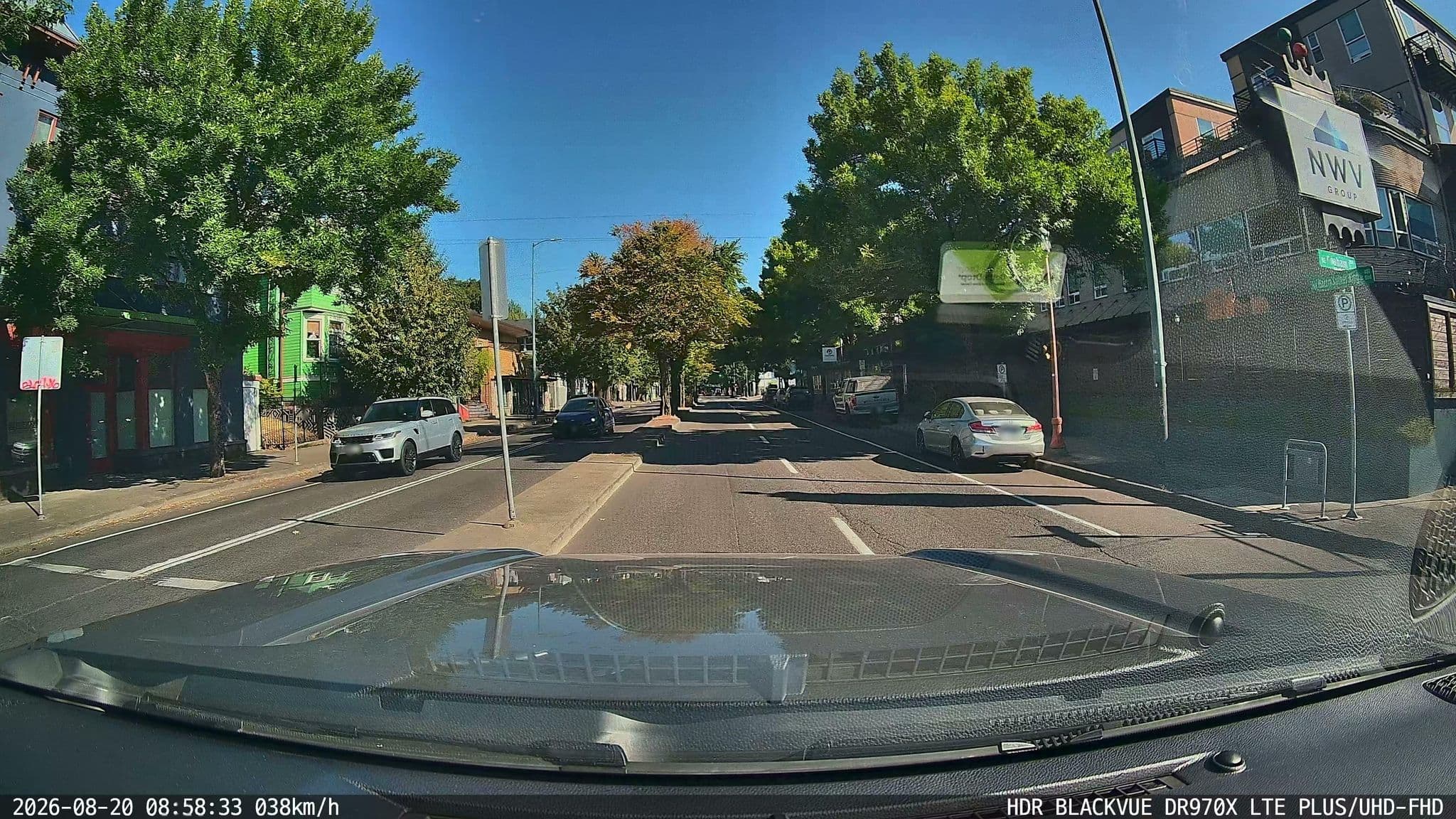 Street view near Flamingo Hotel, Portland — © zemepisar (CC BY-SA · Mapillary)
