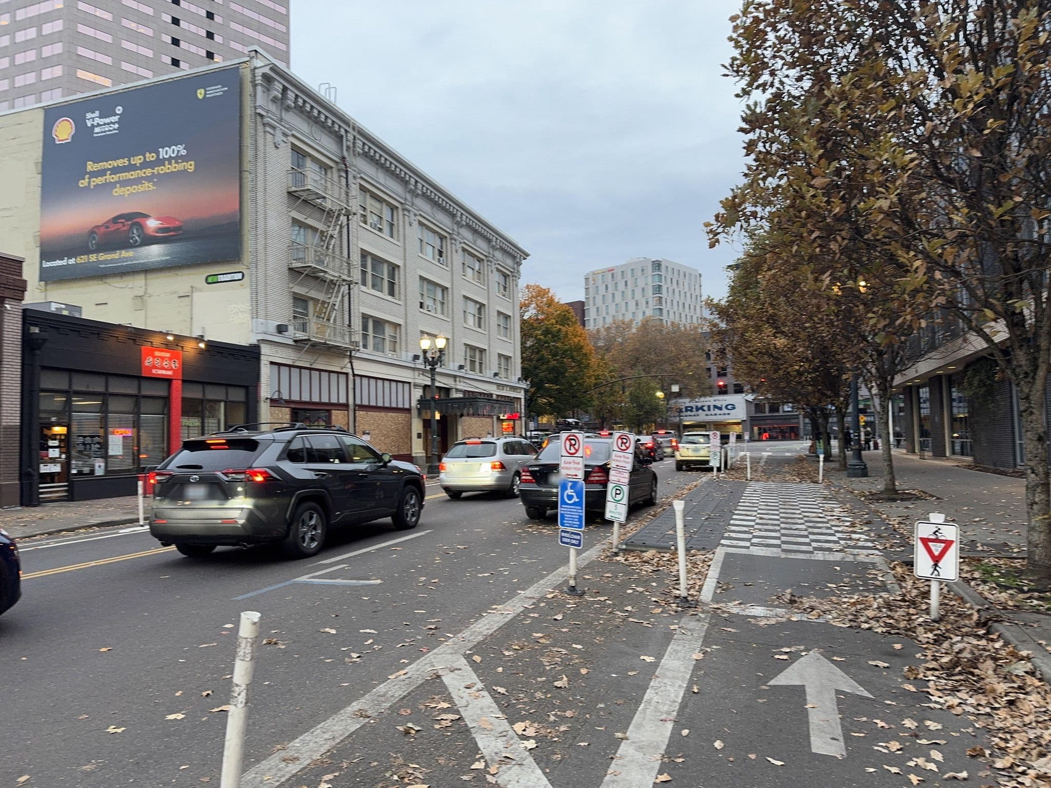 Street view near Helen M Swindells (Ye Old Broadway Hotel), Portland — © hewwohewwo (CC BY-SA · Mapillary)