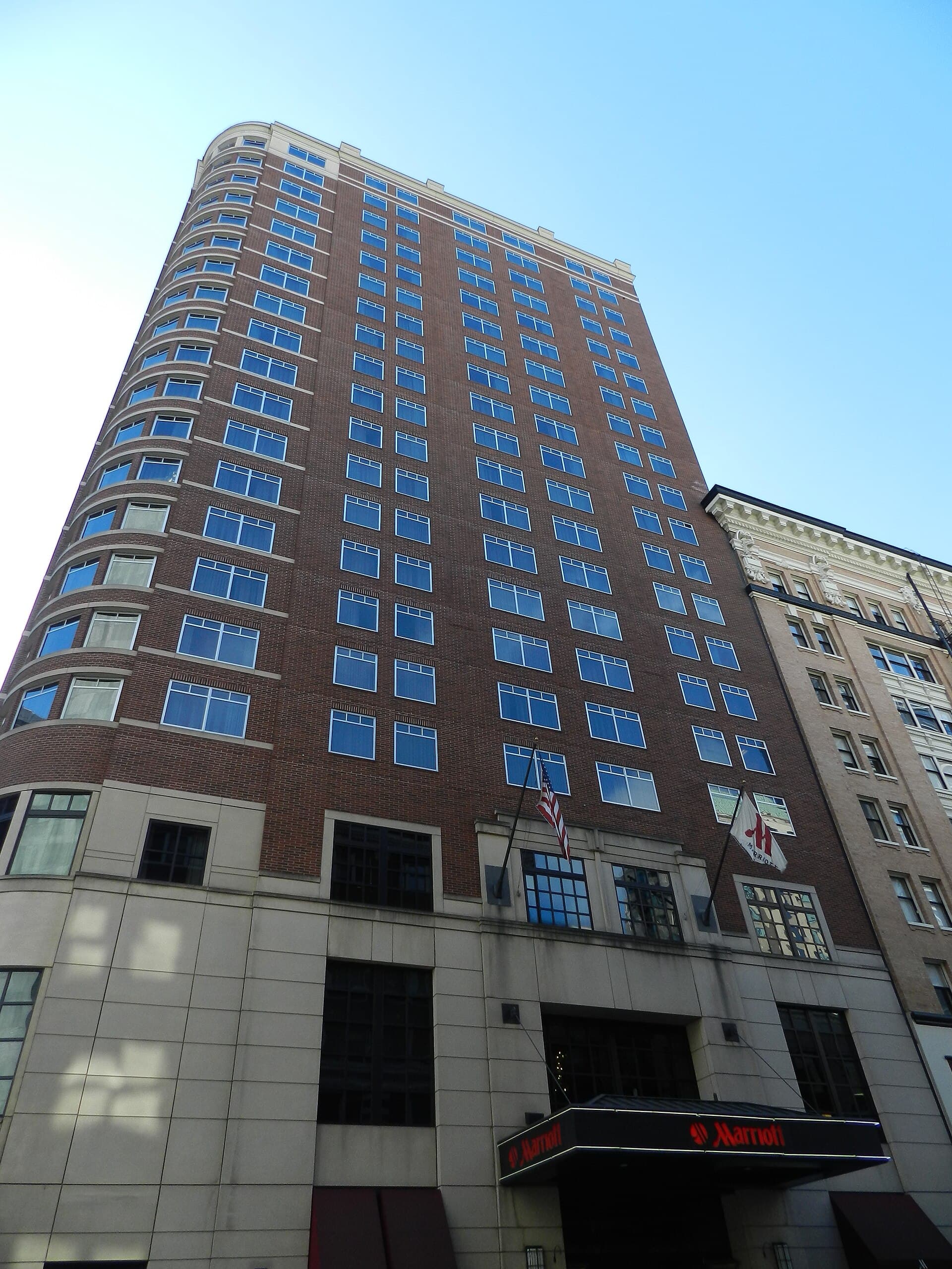 Portland Marriott City Center (via Wikimedia Commons, CC BY-SA 4.0)