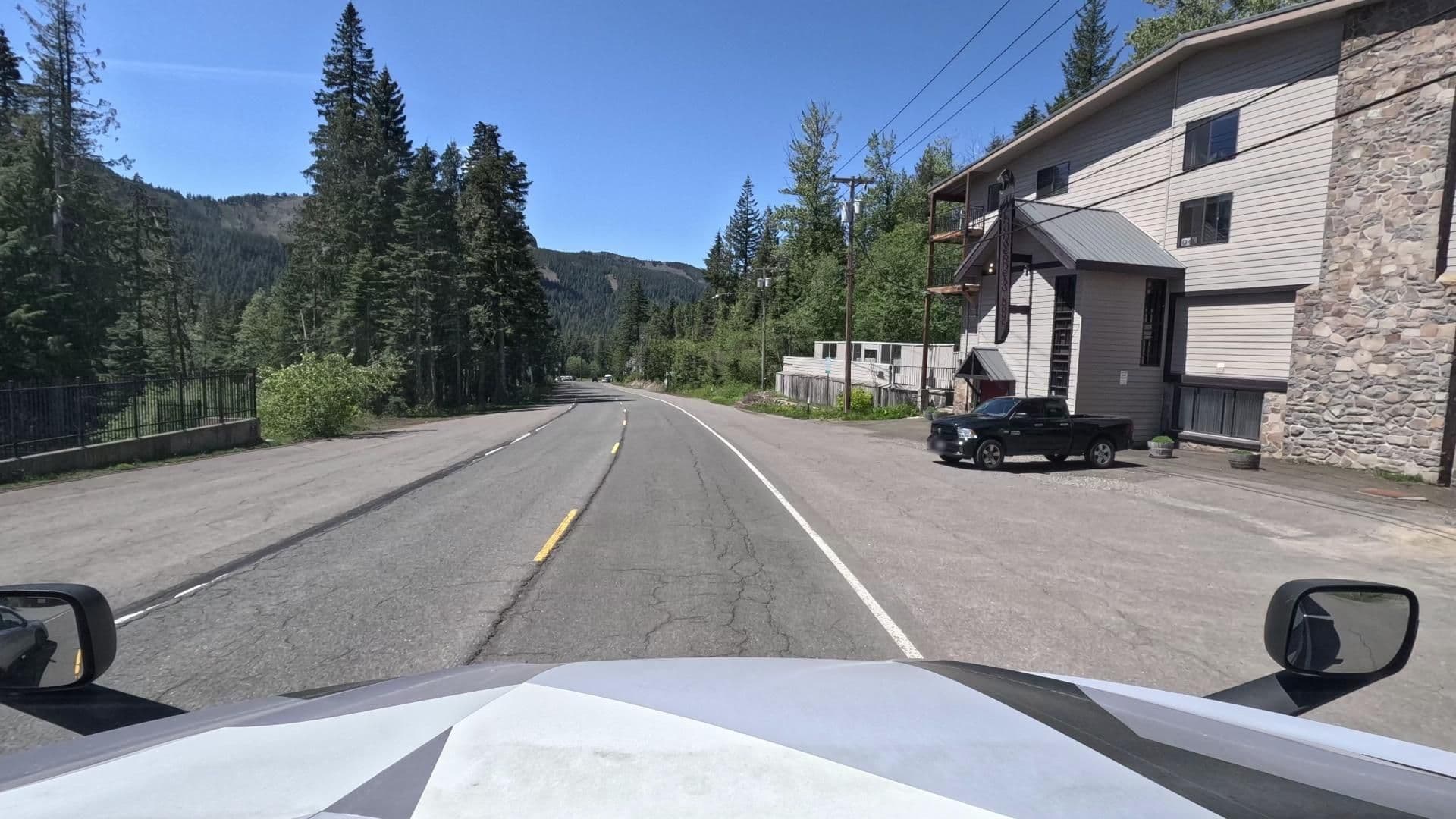 Street view near Thunderhead Lodge, Mount Hood Village — © bct (CC BY-SA · Mapillary)