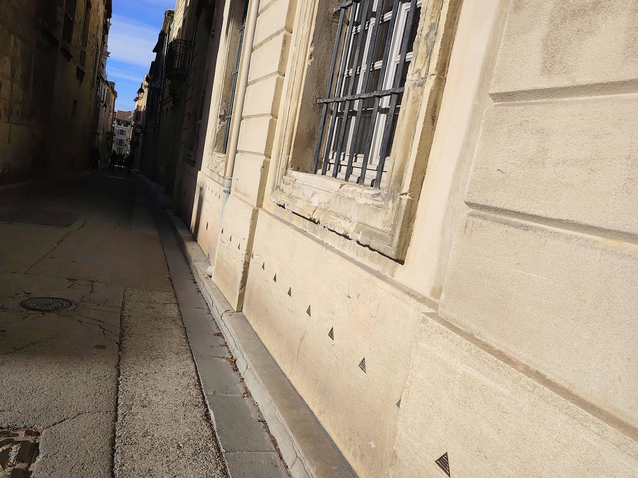 Street view near Hôtel de l'Amphithéâtre, Arles — © Duro (CC BY-SA · Mapillary)