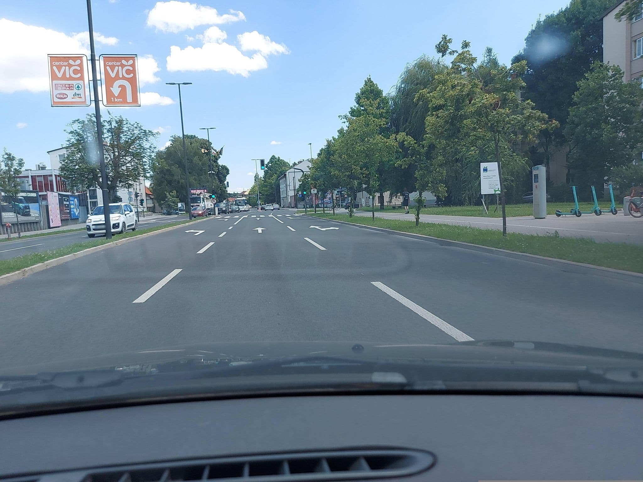 Street view near Hotel Vila Katrca, Ljubljana — © mik007 (CC BY-SA · Mapillary)