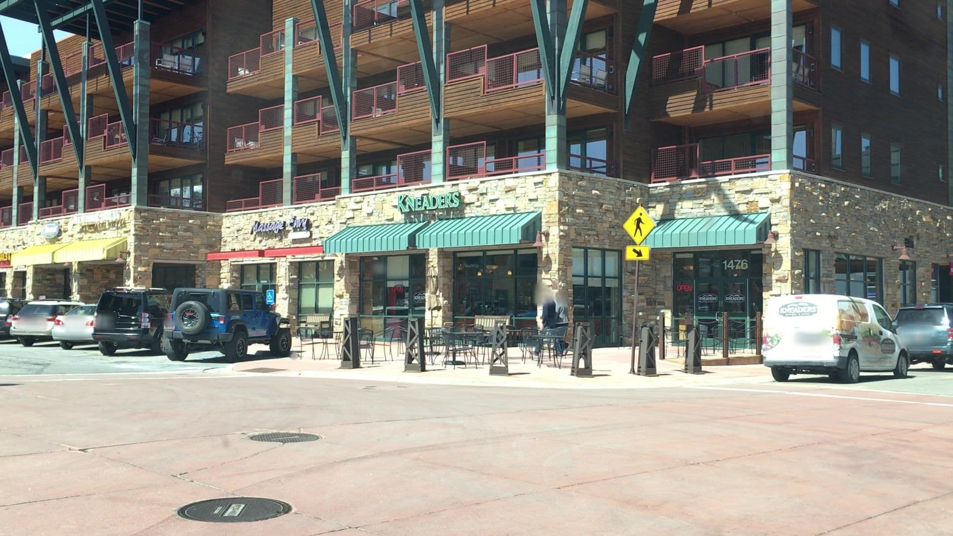 Street view near Newpark Townhomes, Snyderville — © lvl5 (CC BY-SA · Mapillary)