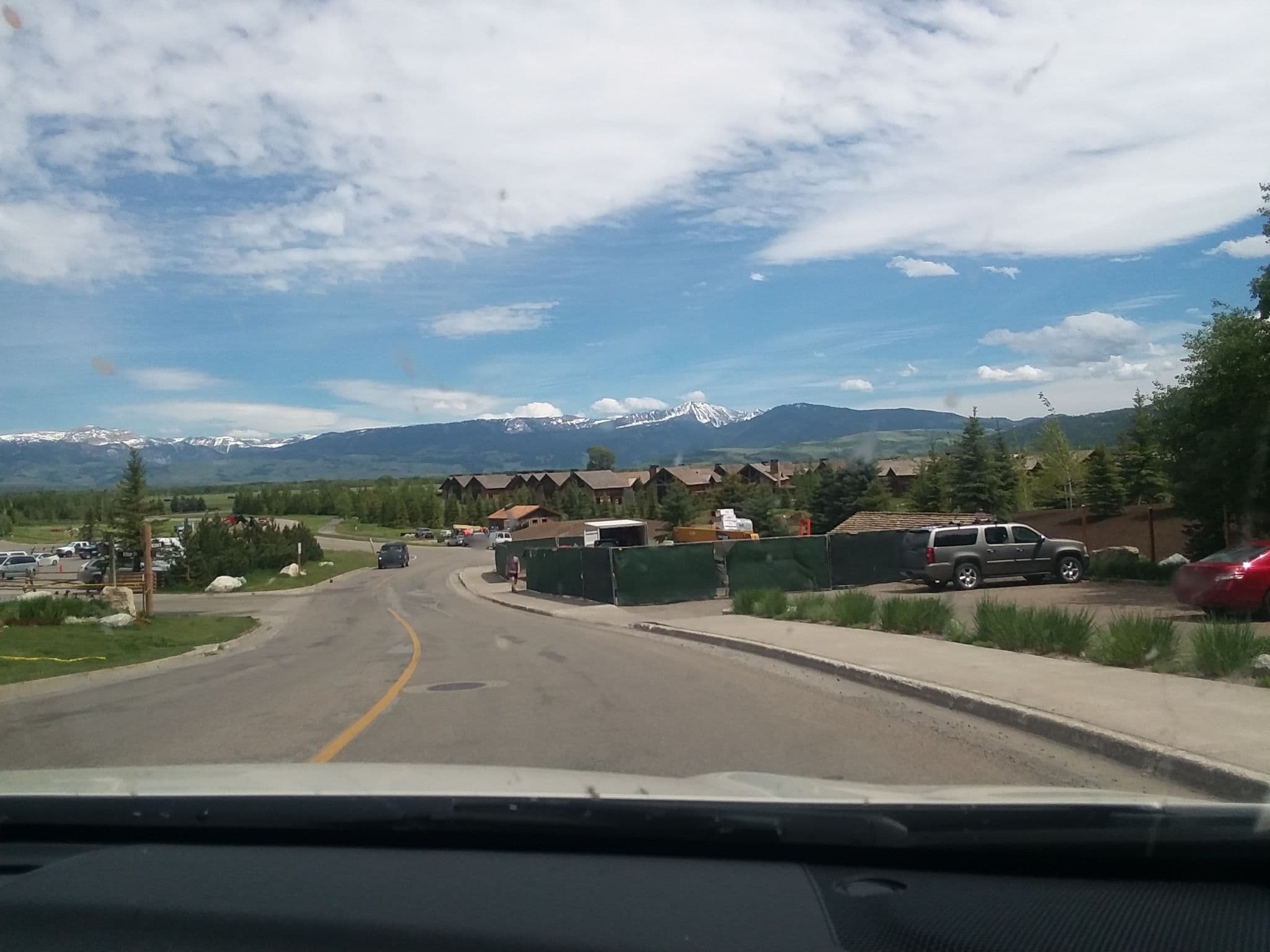 Street view near la choumine mountain chalet, Moose Wilson Road — © shantalb (CC BY-SA · Mapillary)