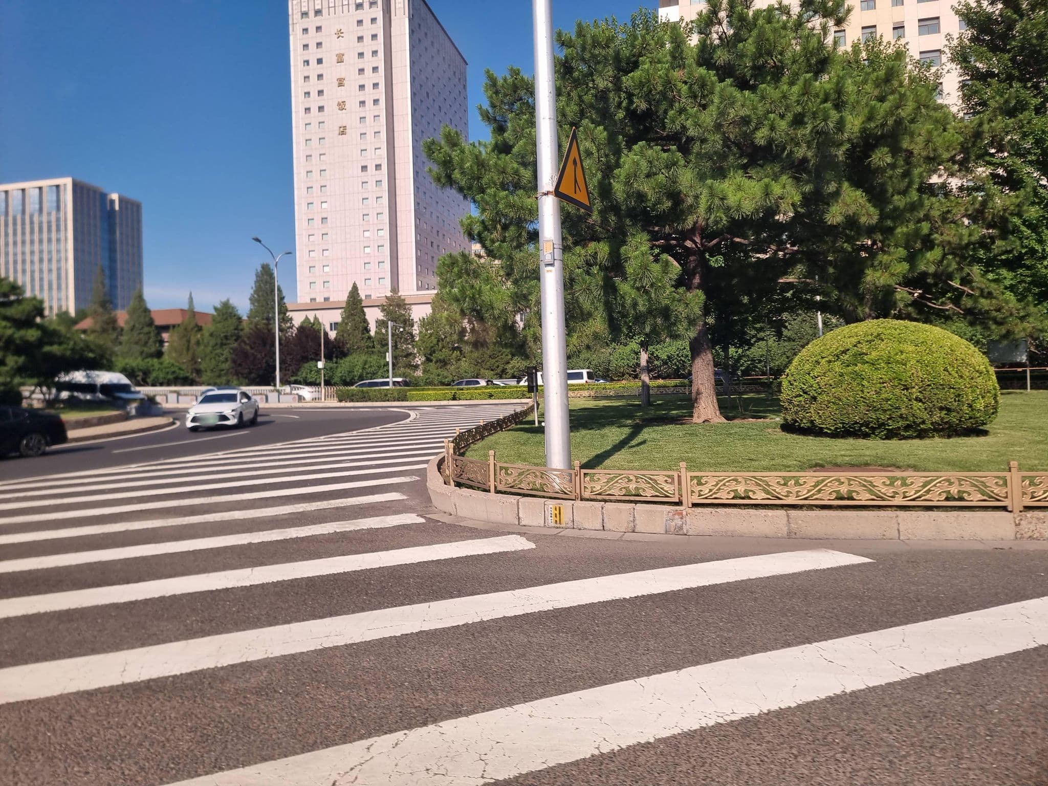Street view near Jinglie Hostel, Beijing — © mapfool (CC BY-SA · Mapillary)