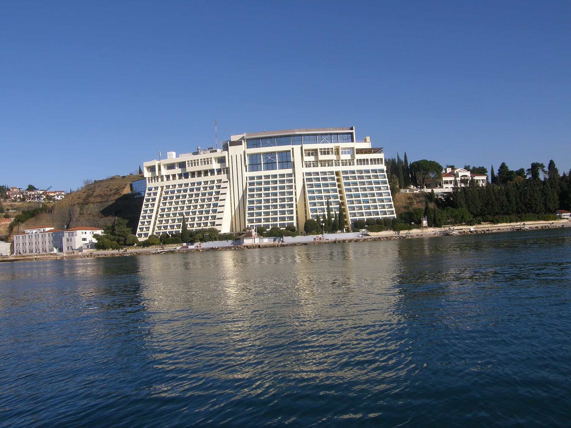 Grand Hotel Bernardin (via Wikimedia Commons, CC BY 3.0)