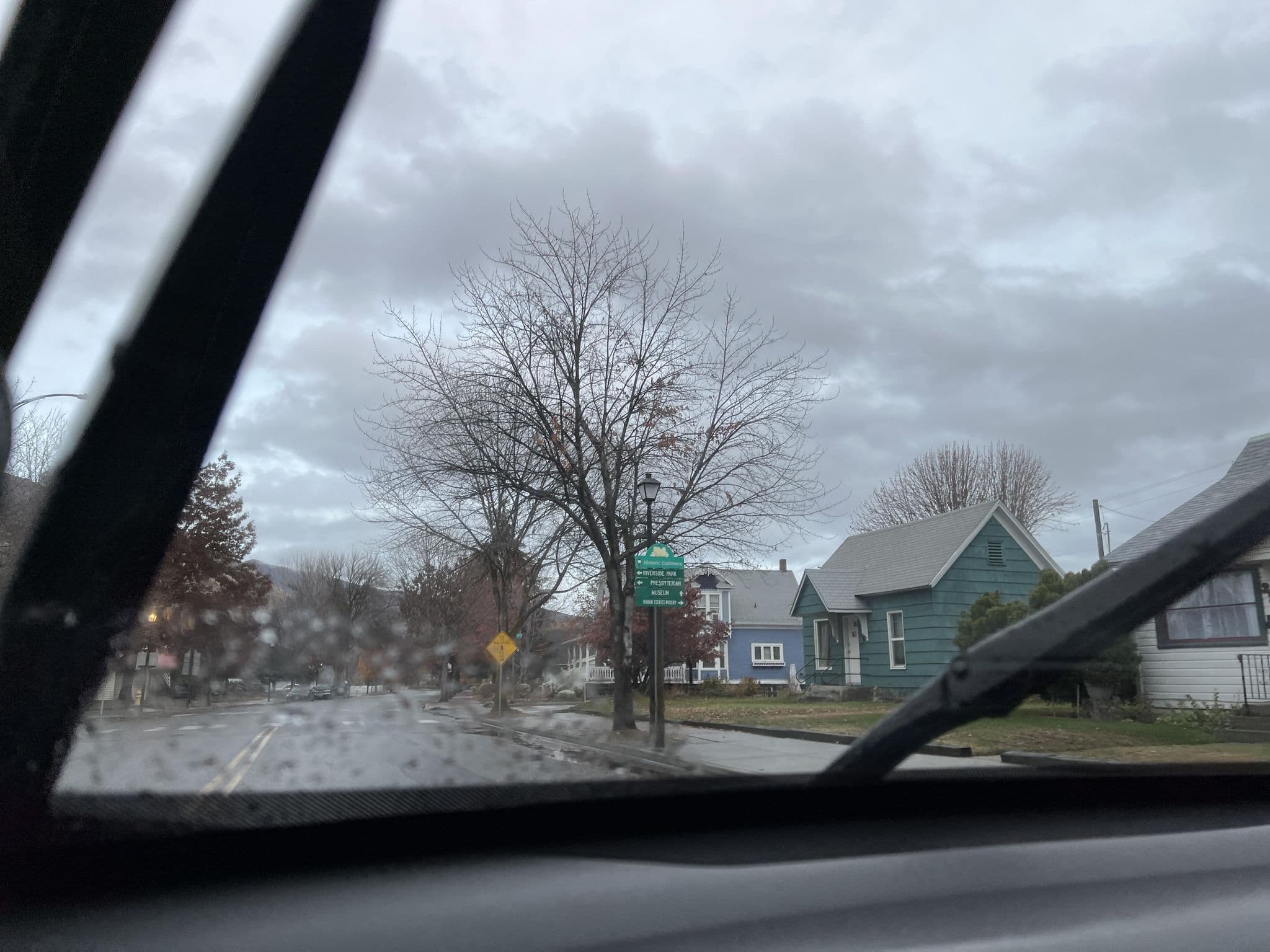 Street view near Village Inn Motel, Cashmere — © cmiles (CC BY-SA · Mapillary)