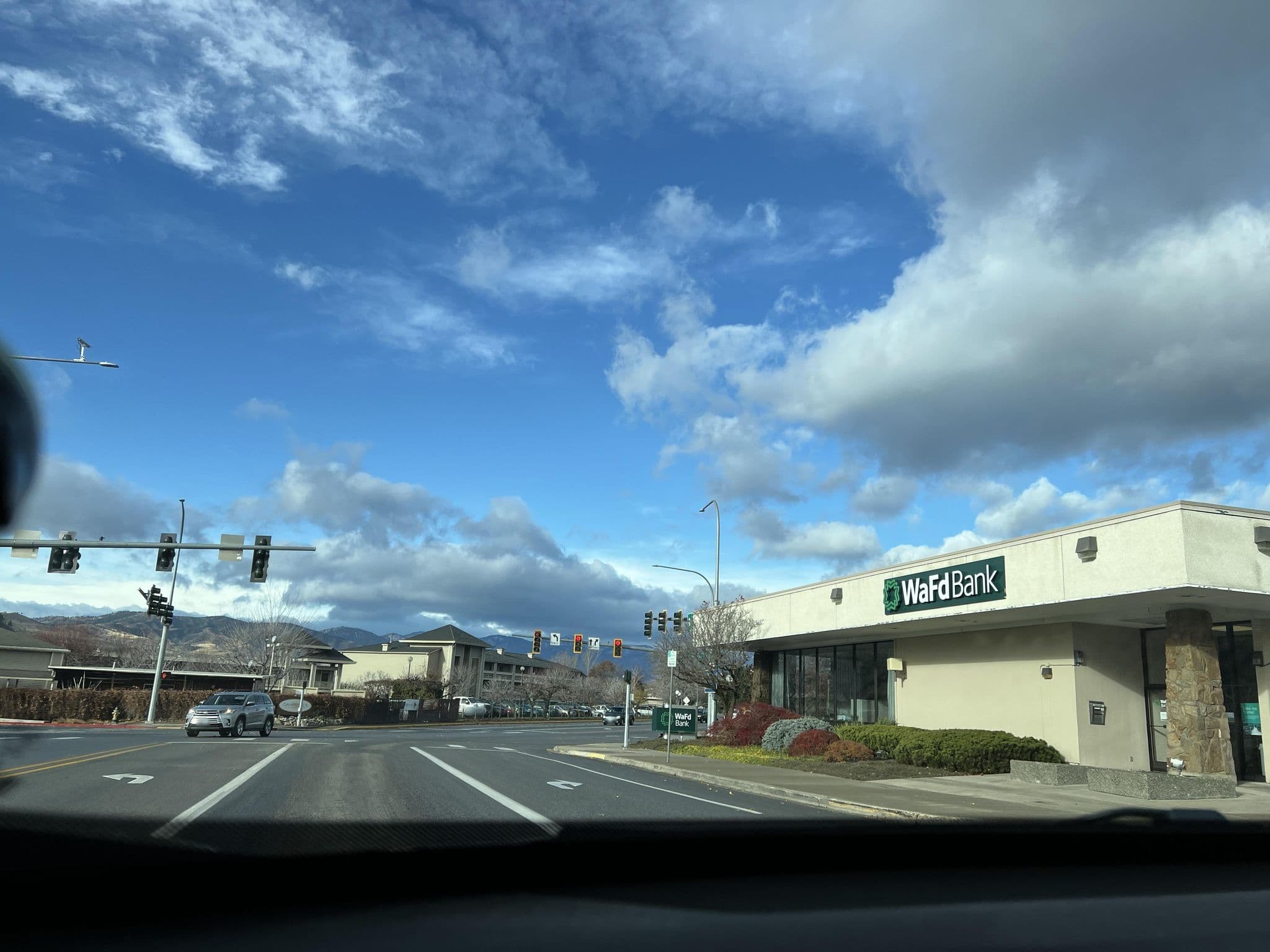 Street view near My Chelan Vacation, Chelan — © cmiles (CC BY-SA · Mapillary)