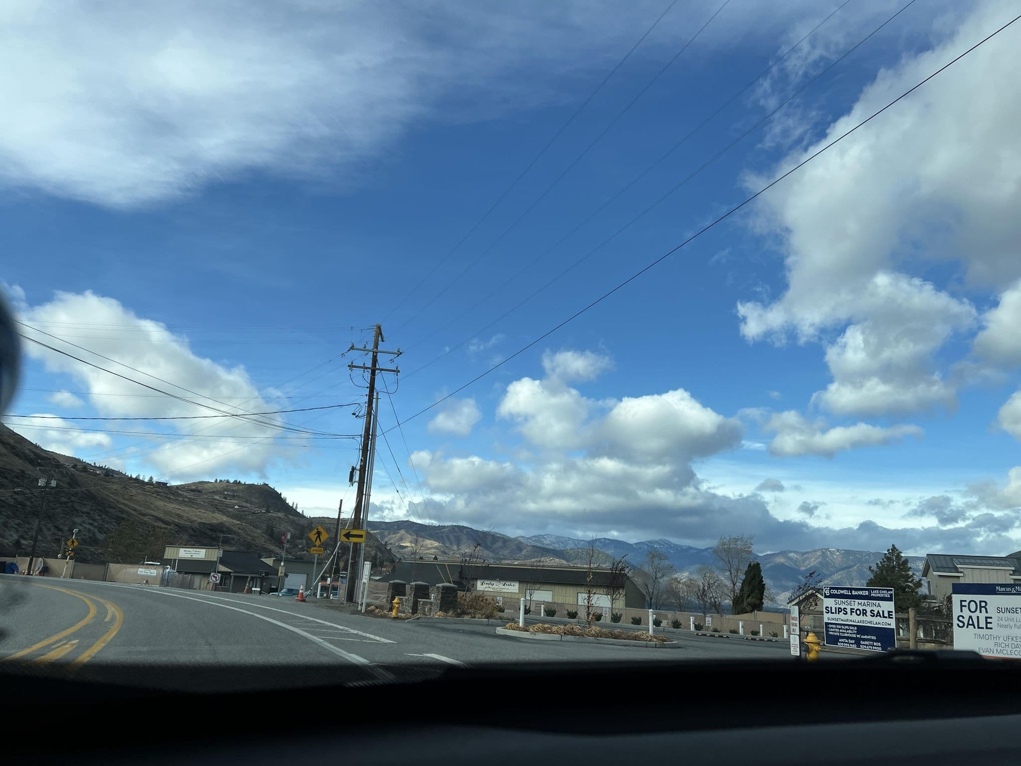 Street view near Stehekin Log Cabins, Chelan — © cmiles (CC BY-SA · Mapillary)
