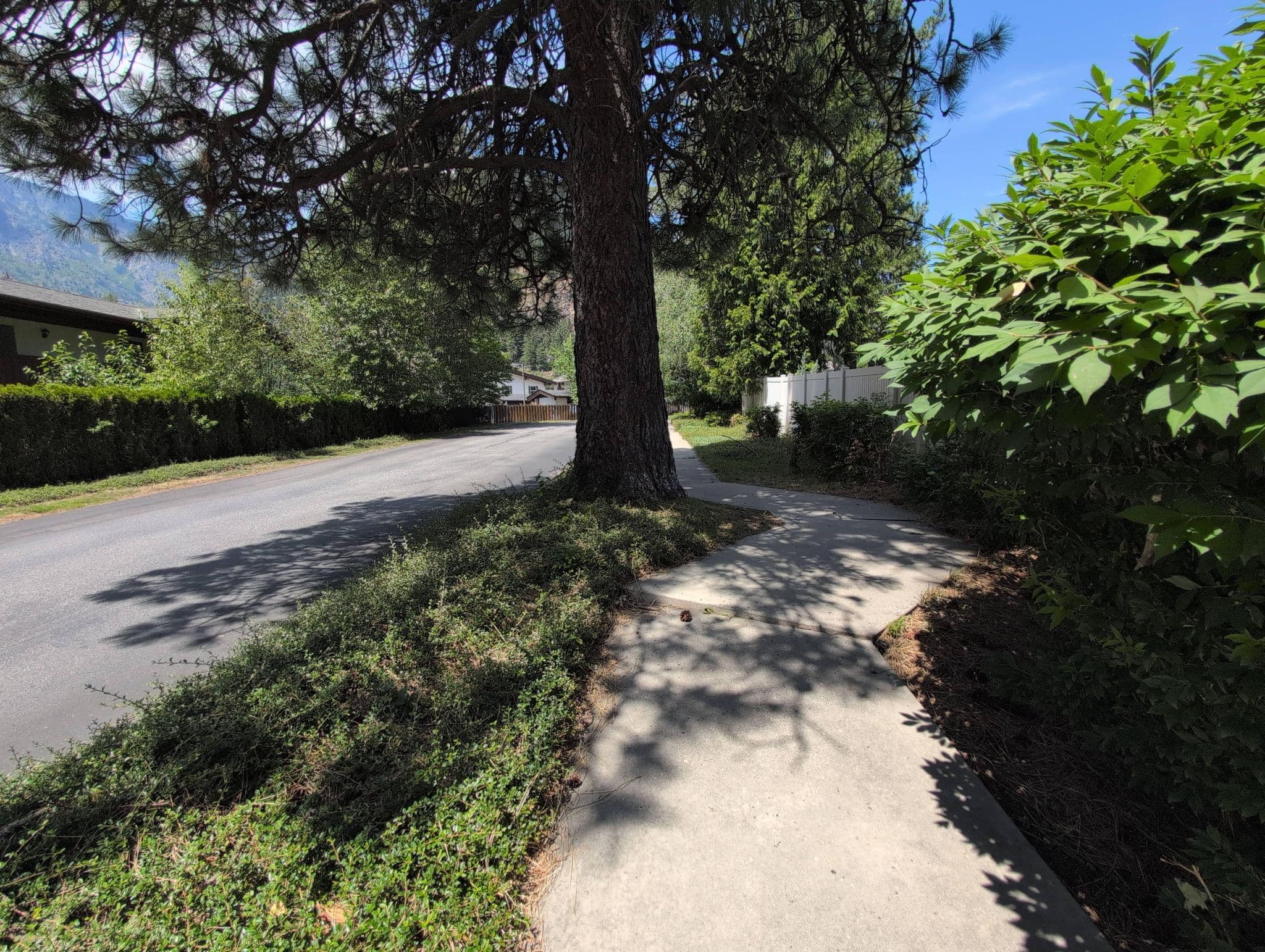 Street view near Aspen Suites At The Icicle Village Resort Leavenworth (Washington), Cashmere — © bhspitmonkey (CC BY-SA · Mapillary)