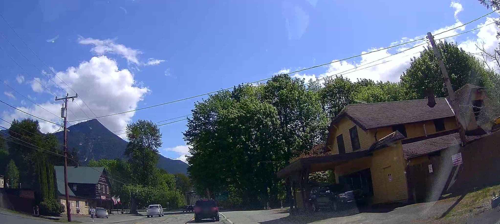 Street view near Buffalo Run Inn, Darrington — © glassman (CC BY-SA · Mapillary)