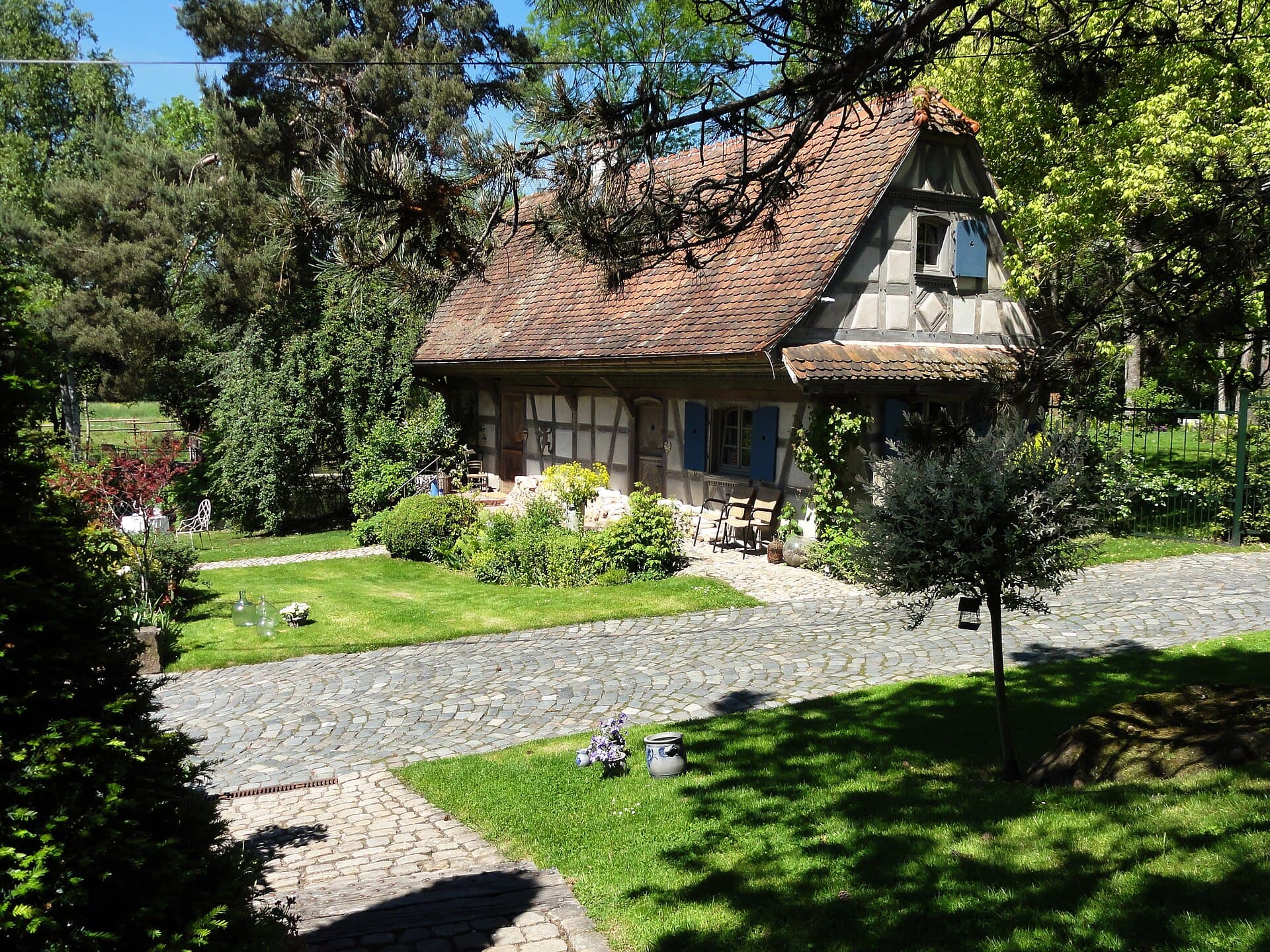Le Moulin (via Wikimedia Commons, CC BY-SA 4.0)