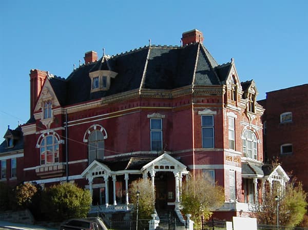 Copper King Mansion (via Wikimedia Commons, CC BY-SA 2.5)