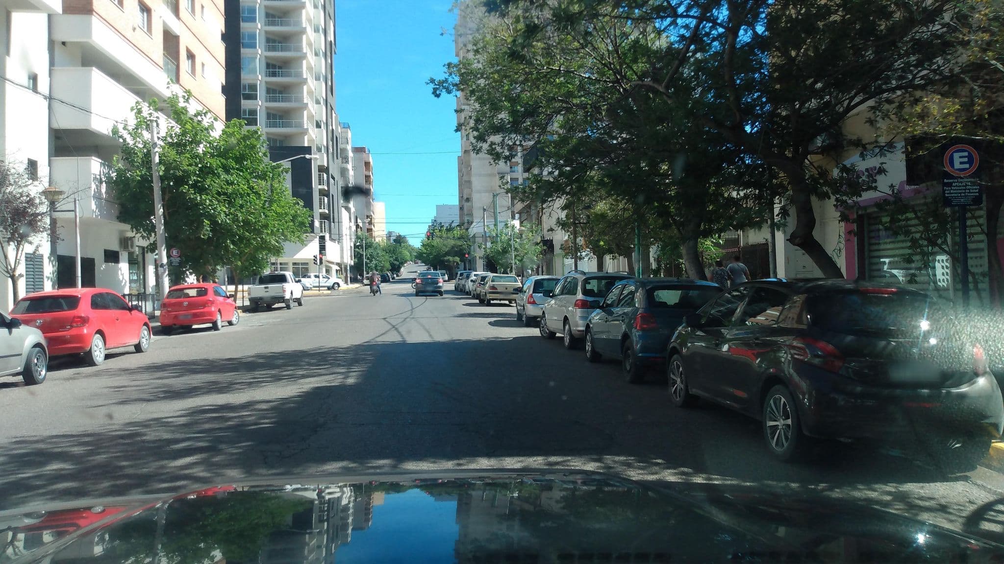 Street view near Punto Diagonal Hotel, Neuquén — © andresduhour (CC BY-SA · Mapillary)