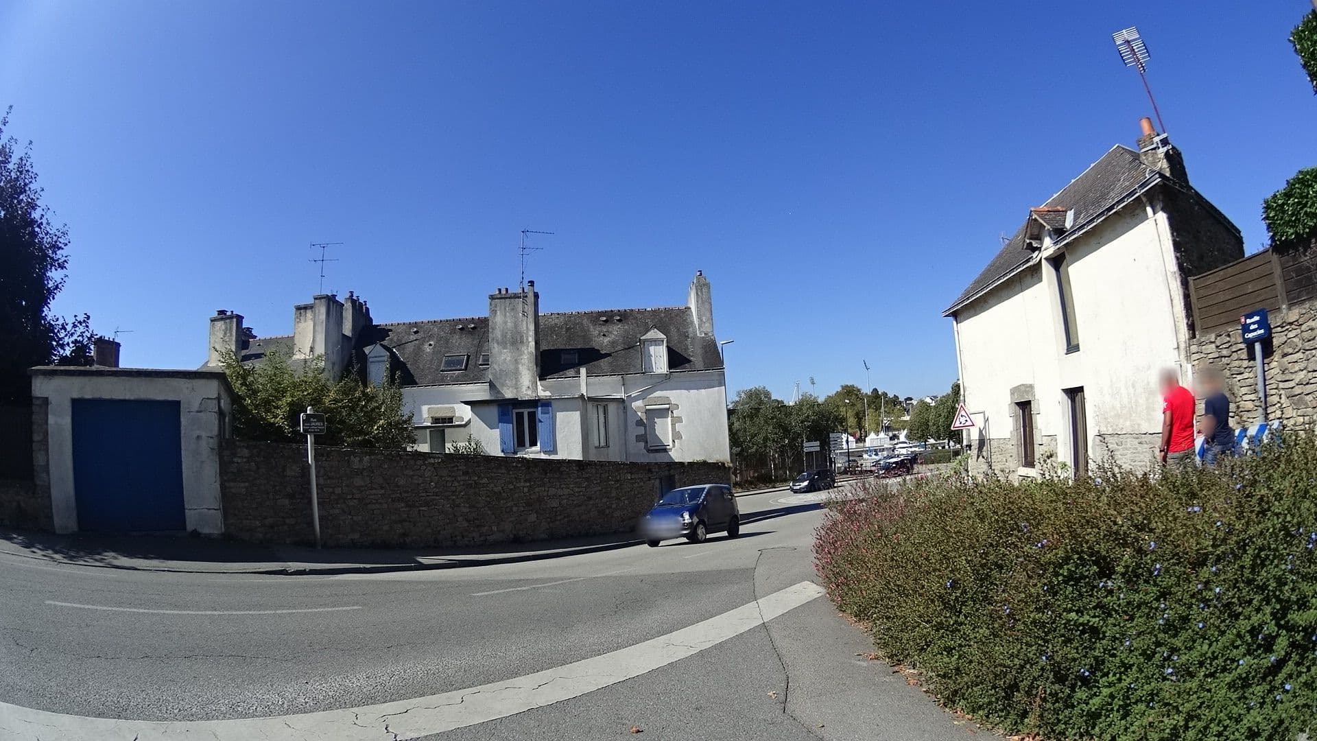 Street view near T2 Port de Vannes, Vannes — © panieravide (CC BY-SA · Mapillary)
