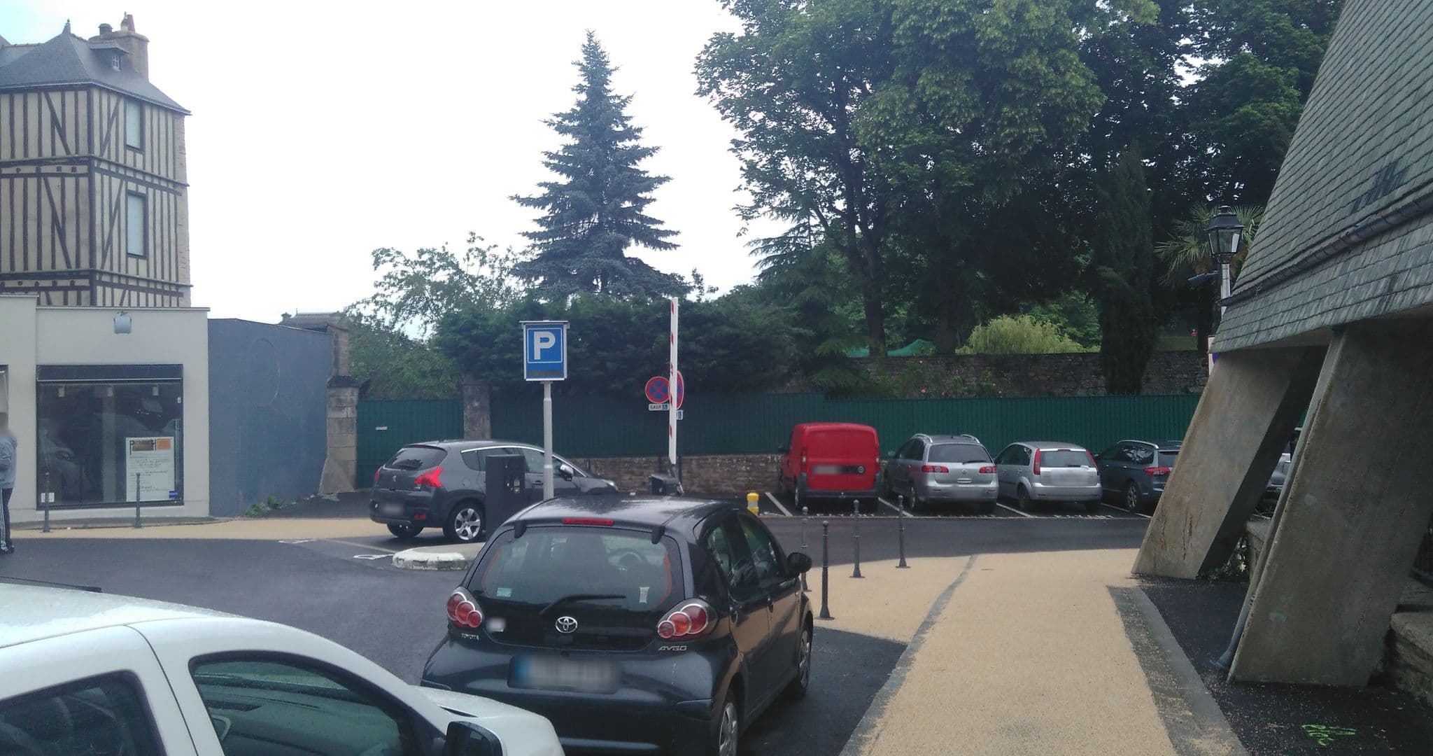 Street view near Appartements de caractère centre, Vannes — © panieravide (CC BY-SA · Mapillary)