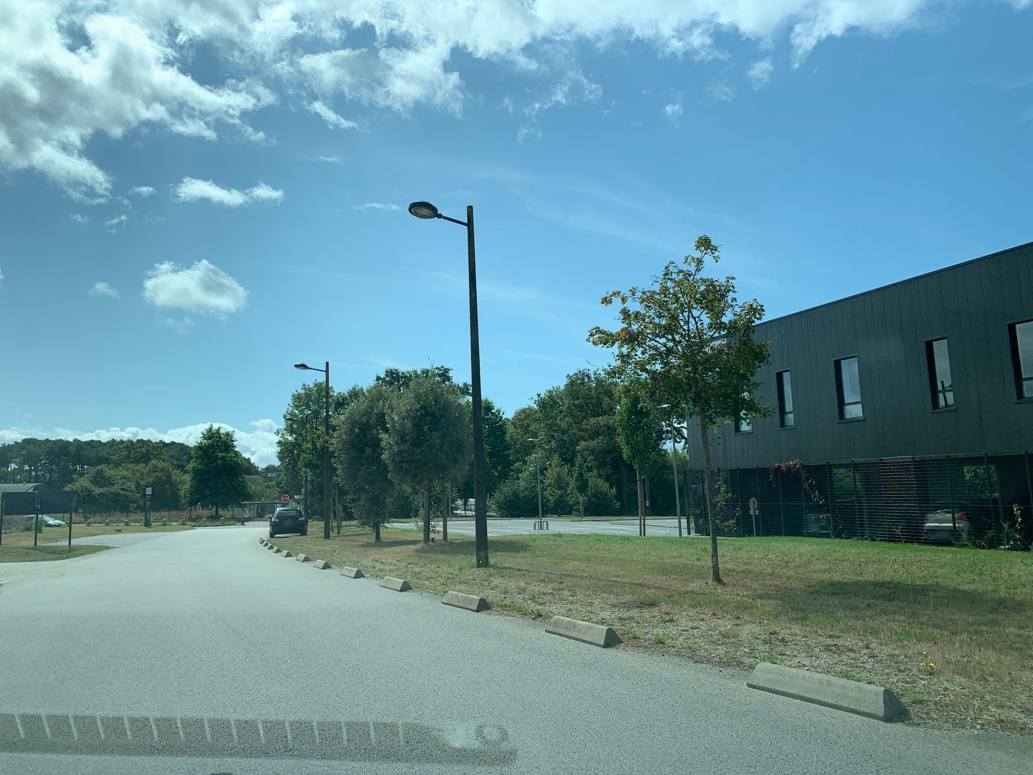 Street view near Appart'city Vannes, Vannes — © jitenshaniko (CC BY-SA · Mapillary)