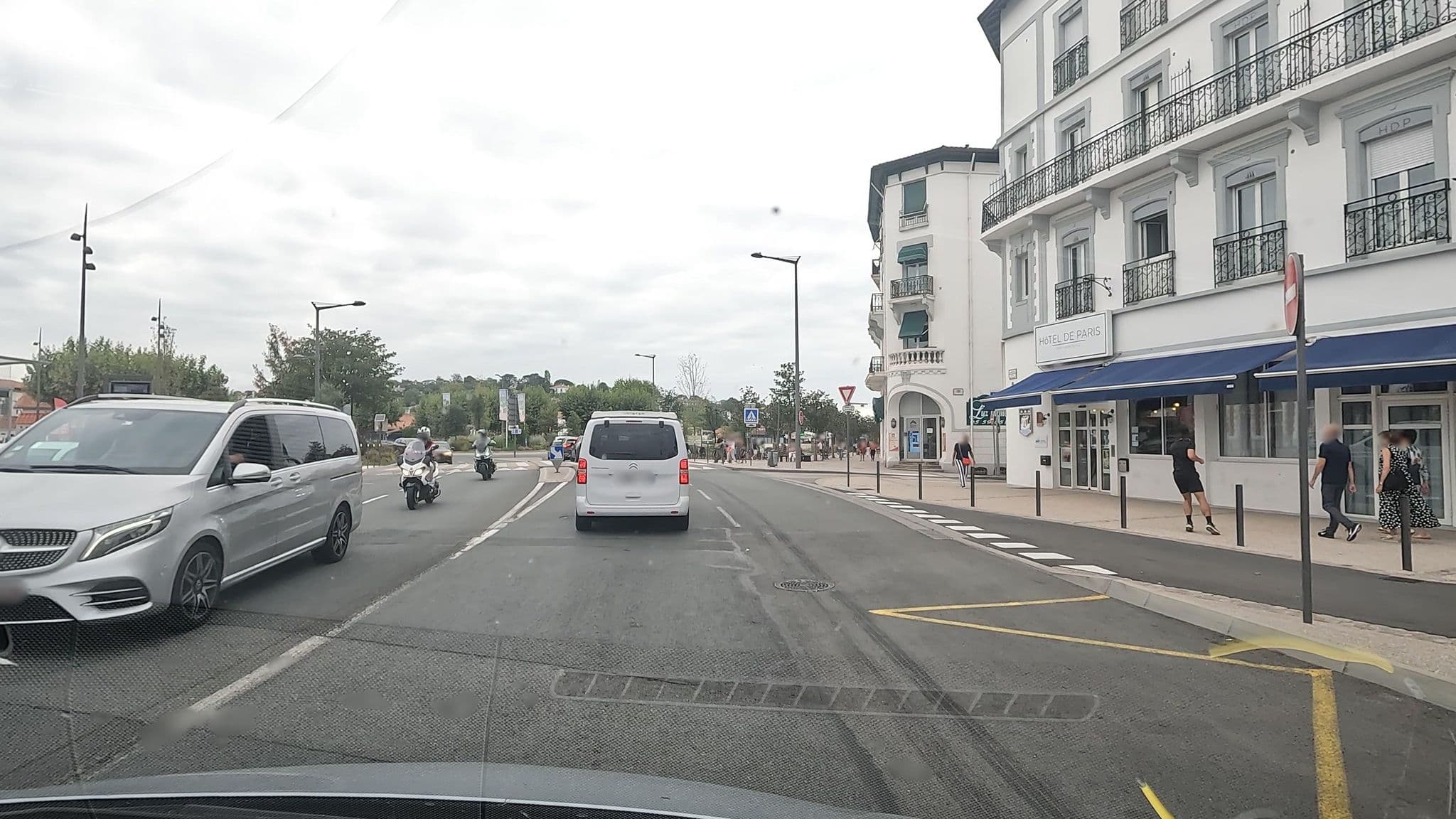 Street view near Hôtel Central, Saint-Jean-de-Luz — © vinisa (CC BY-SA · Mapillary)