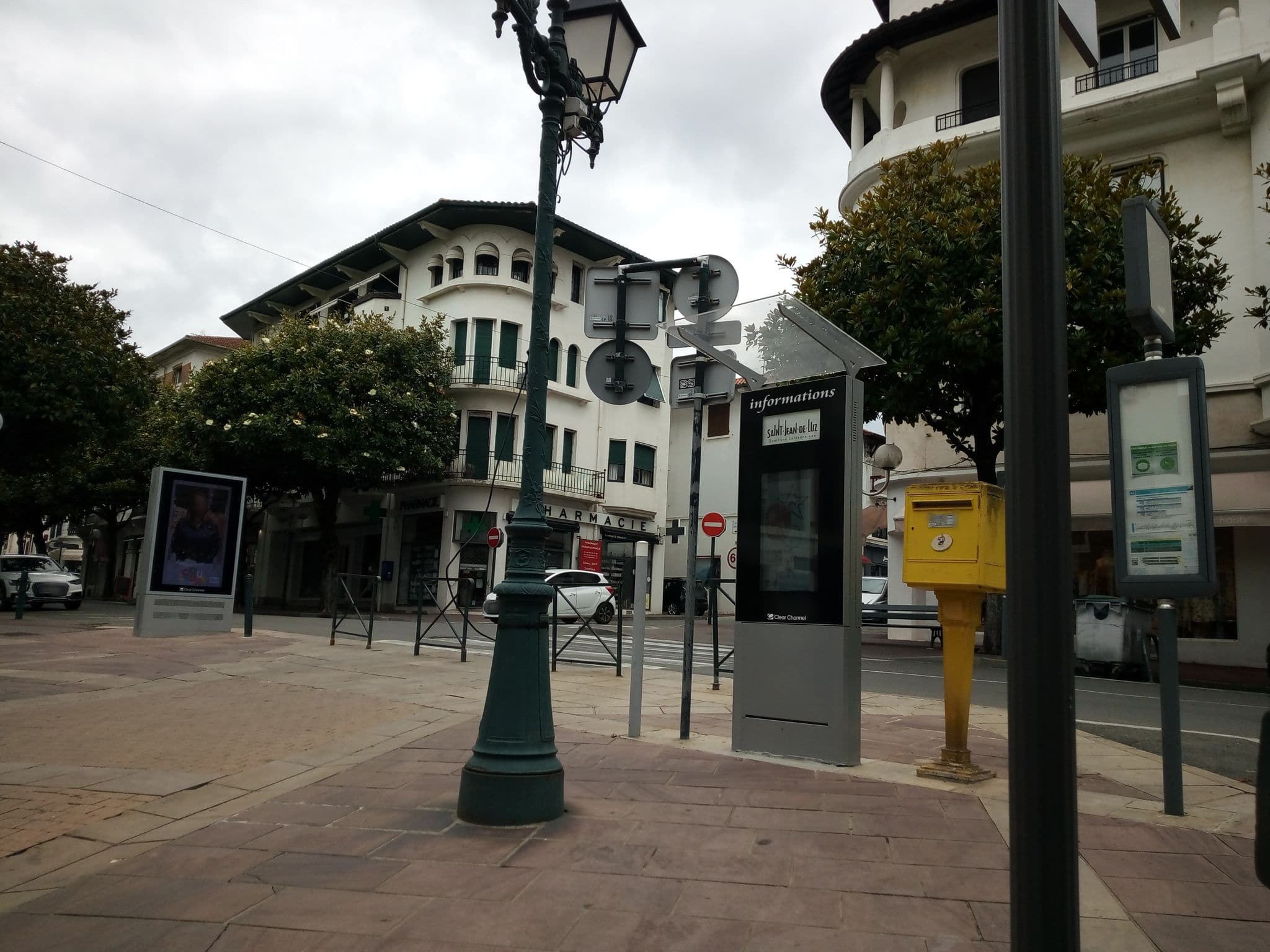 Street view near Hotel Madison, Saint-Jean-de-Luz — © otpbromagny (CC BY-SA · Mapillary)