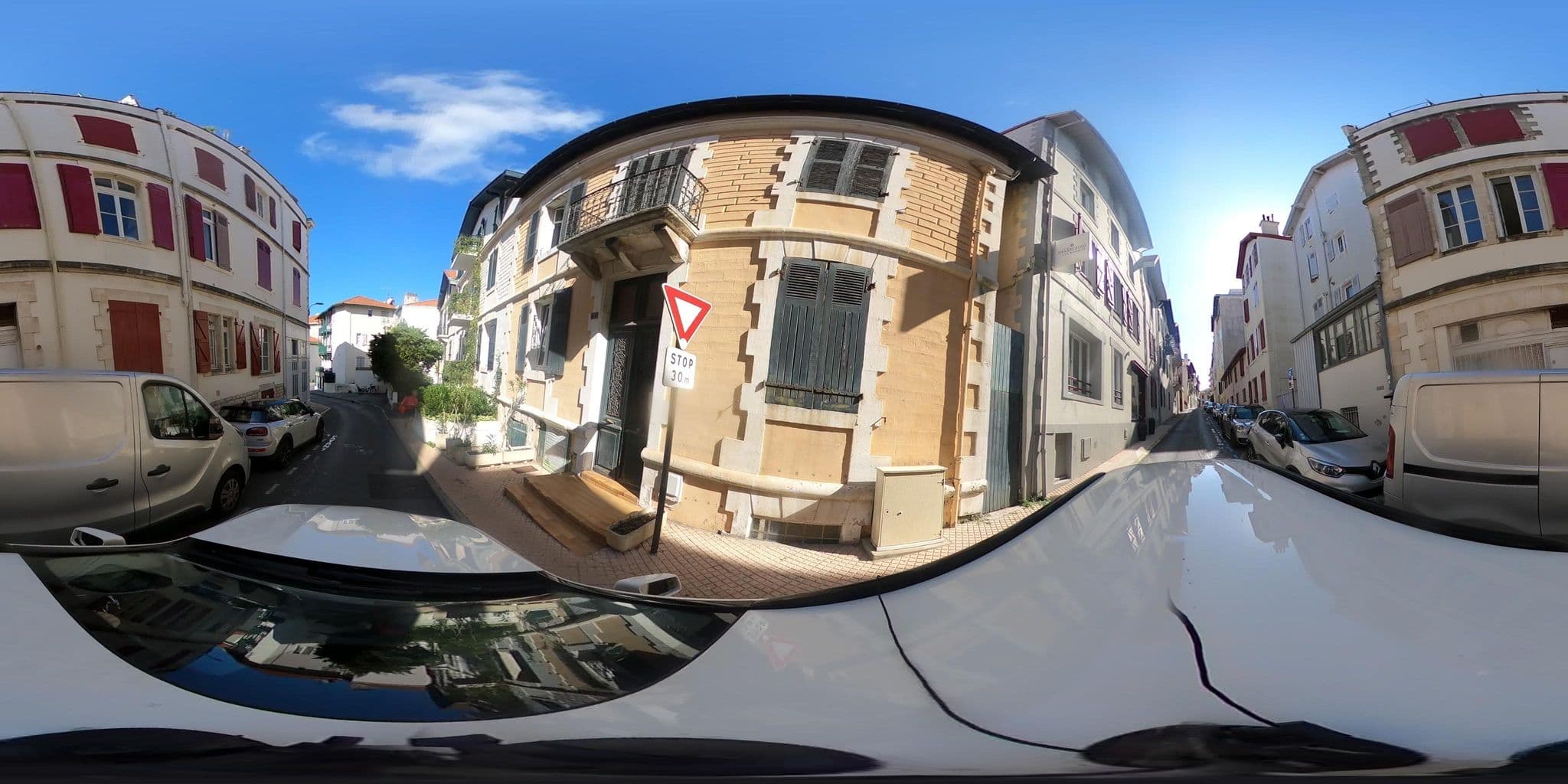 Street view near Villa Koegui, Biarritz — © sanjorgepinho (CC BY-SA · Mapillary)