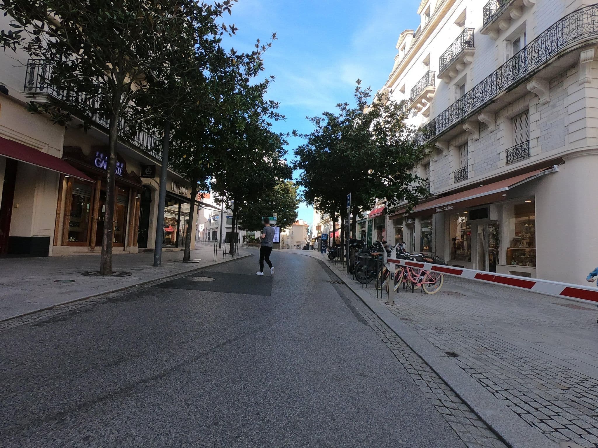 Street view near Le Café de Paris, Biarritz — © txominh (CC BY-SA · Mapillary)