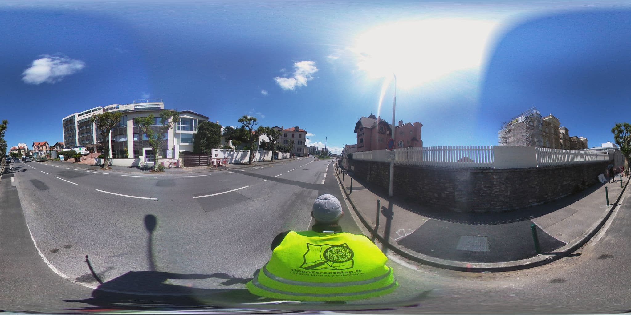 Street view near Radisson Sas Hôtel, Biarritz — © ev1velodyssee (CC BY-SA · Mapillary)