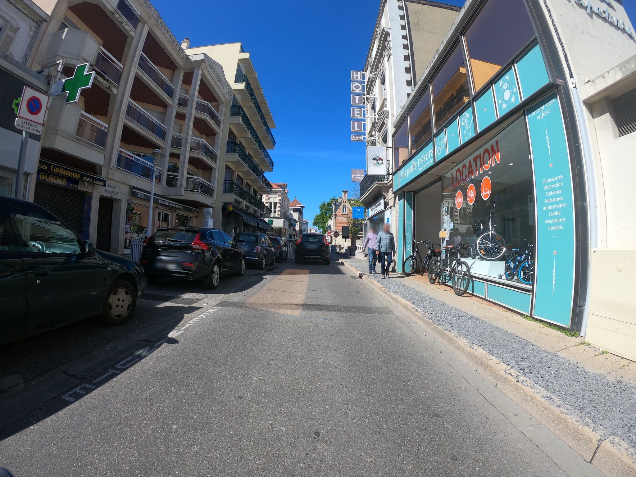 Street view near Hotel Richelieu Arcachon, Arcachon — © gitouche (CC BY-SA · Mapillary)