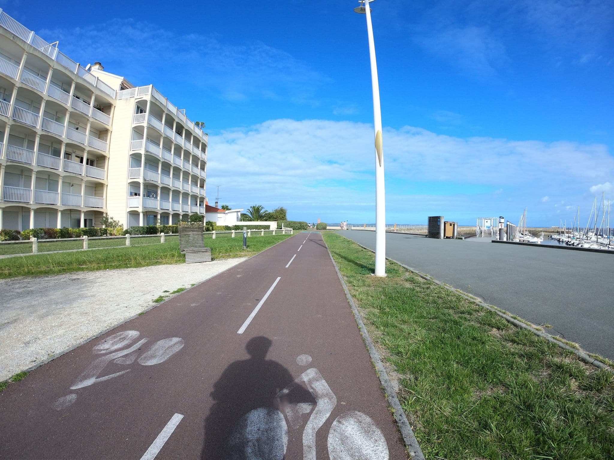 Street view near Appartement front de mer Arcachon, Arcachon — © gitouche (CC BY-SA · Mapillary)