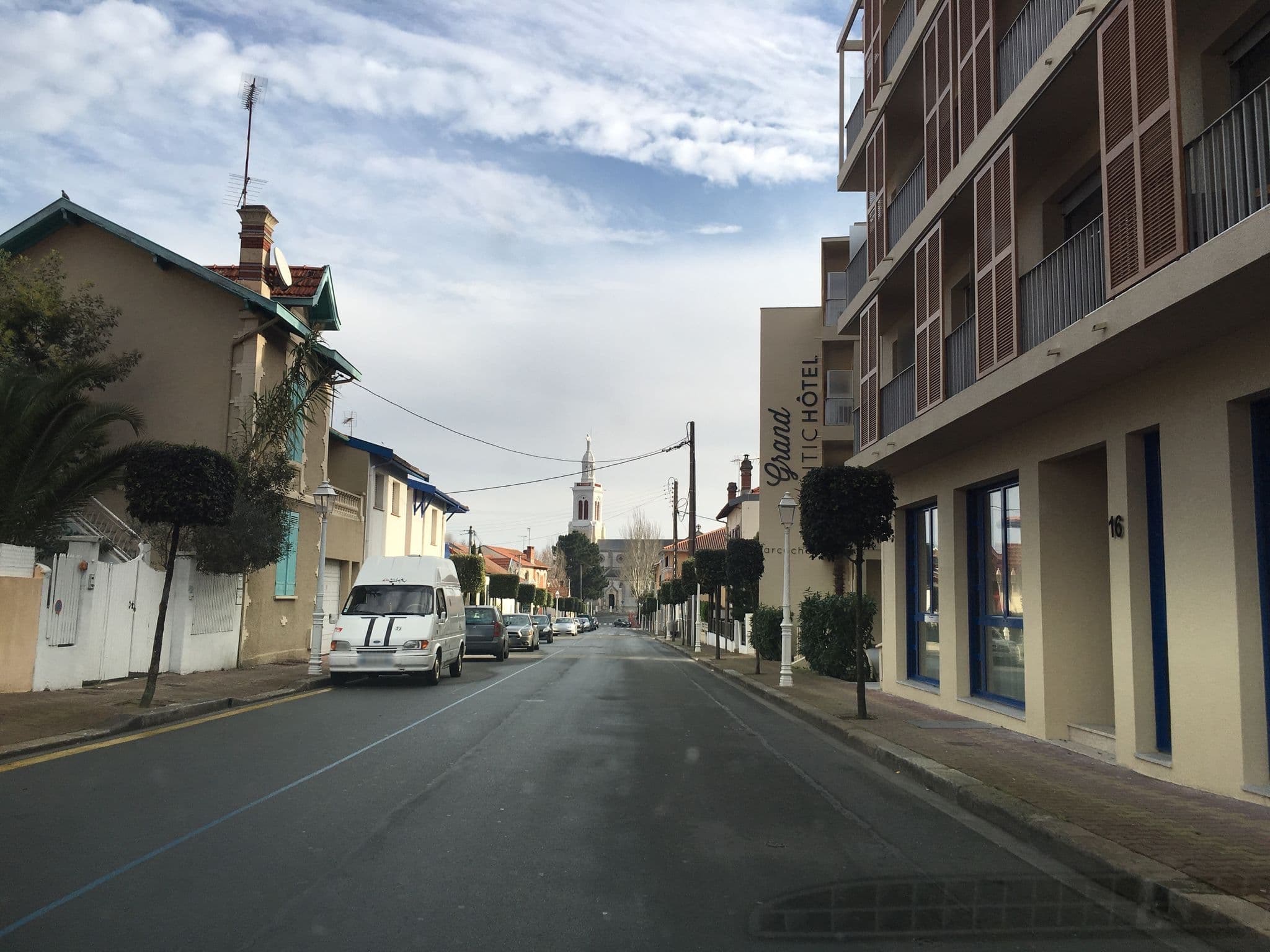 Street view near Best Western Hôtel, Arcachon — © cquest (CC BY-SA · Mapillary)