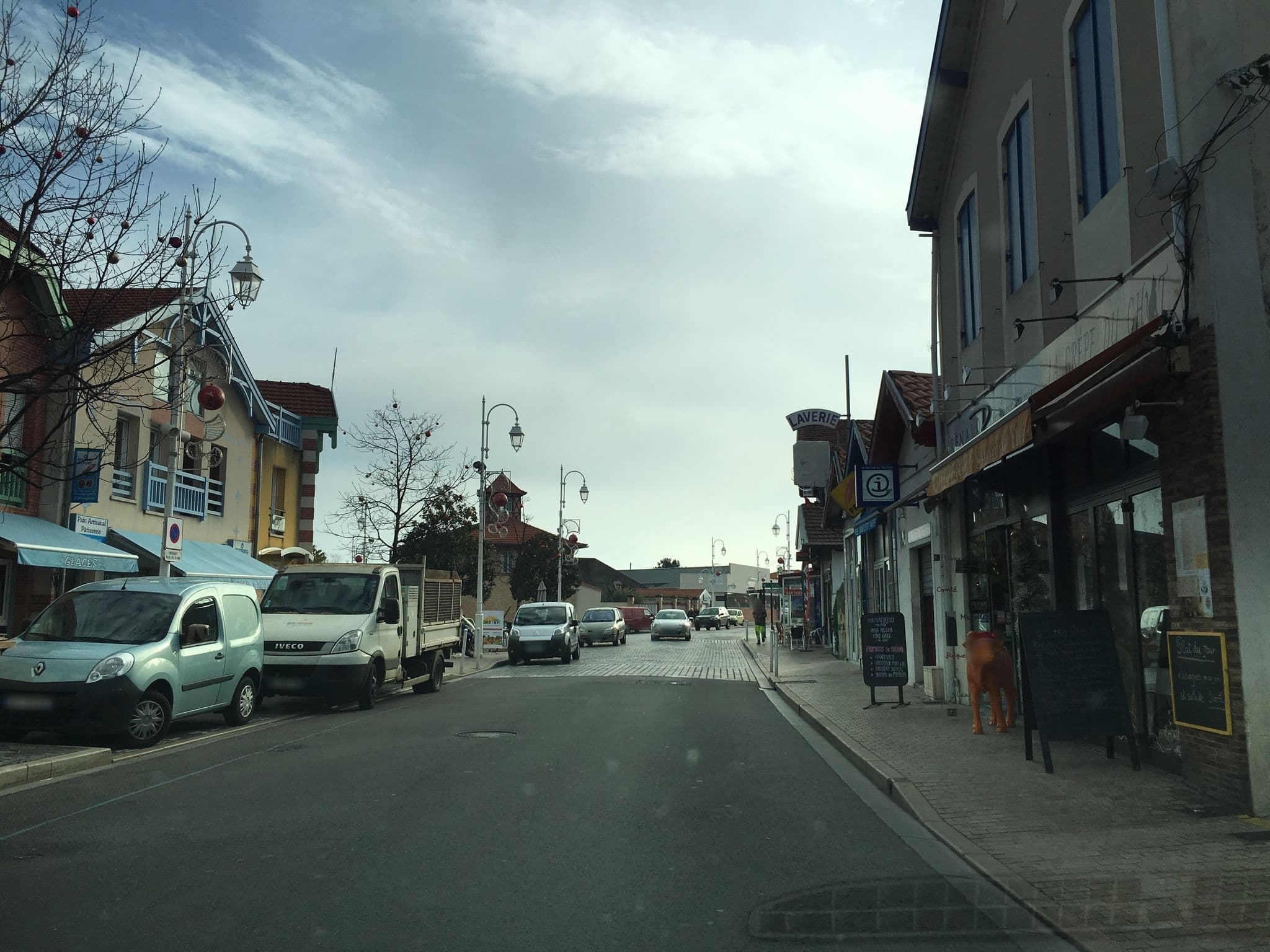 Street view near Les pieds dans l'eau, Arcachon — © cquest (CC BY-SA · Mapillary)