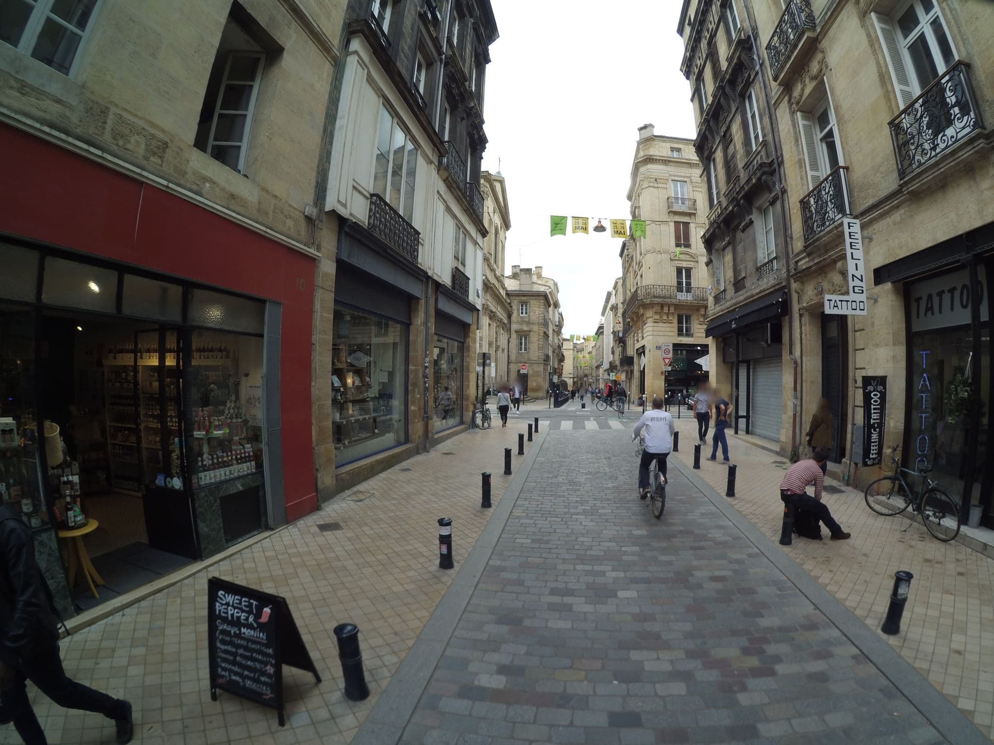 Street view near L'Appart d'Oli et Tiane, Bordeaux — © stephanep (CC BY-SA · Mapillary)