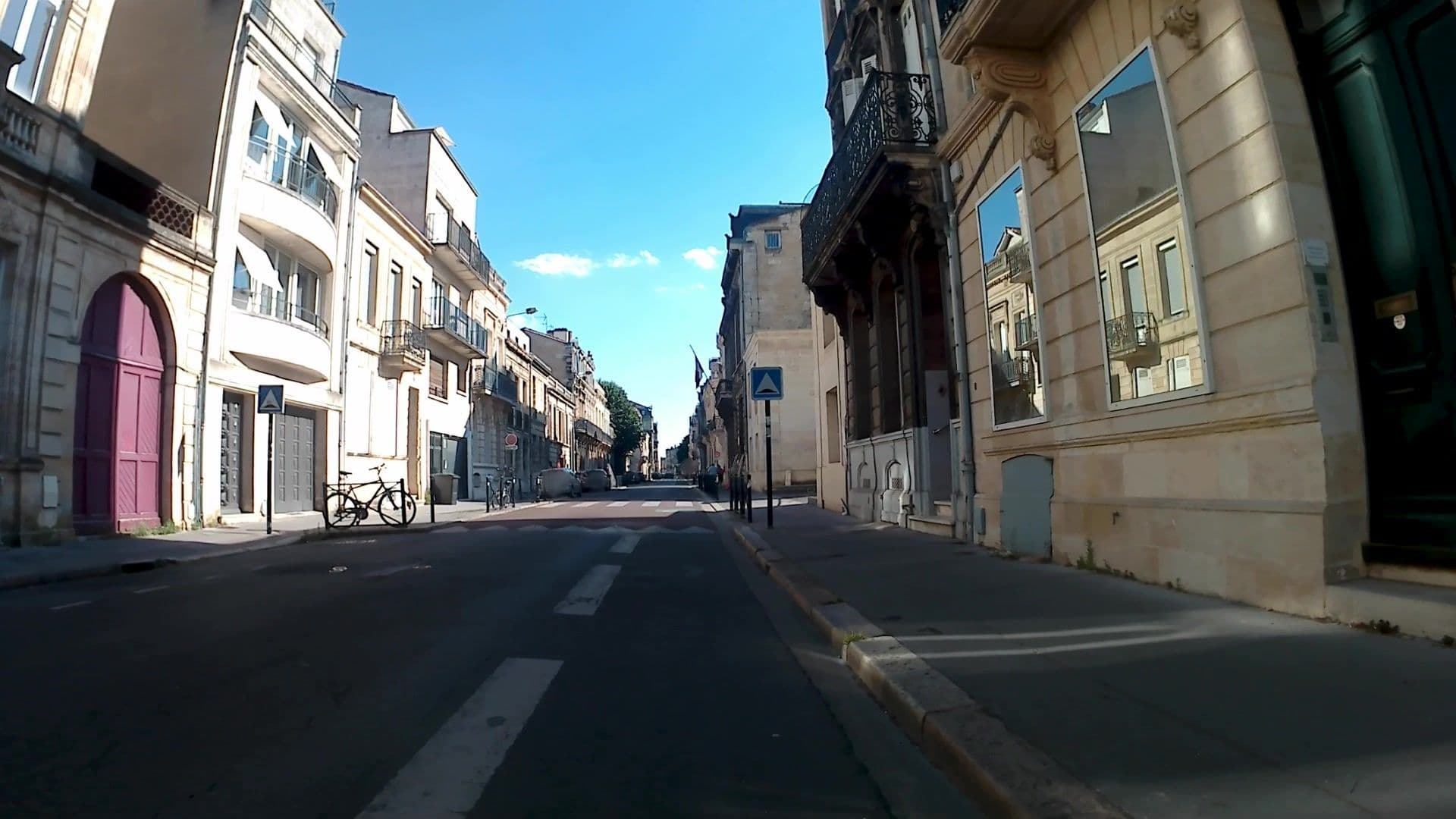 Street view near Donjon Saint Genès, Bordeaux — © trouyer (CC BY-SA · Mapillary)