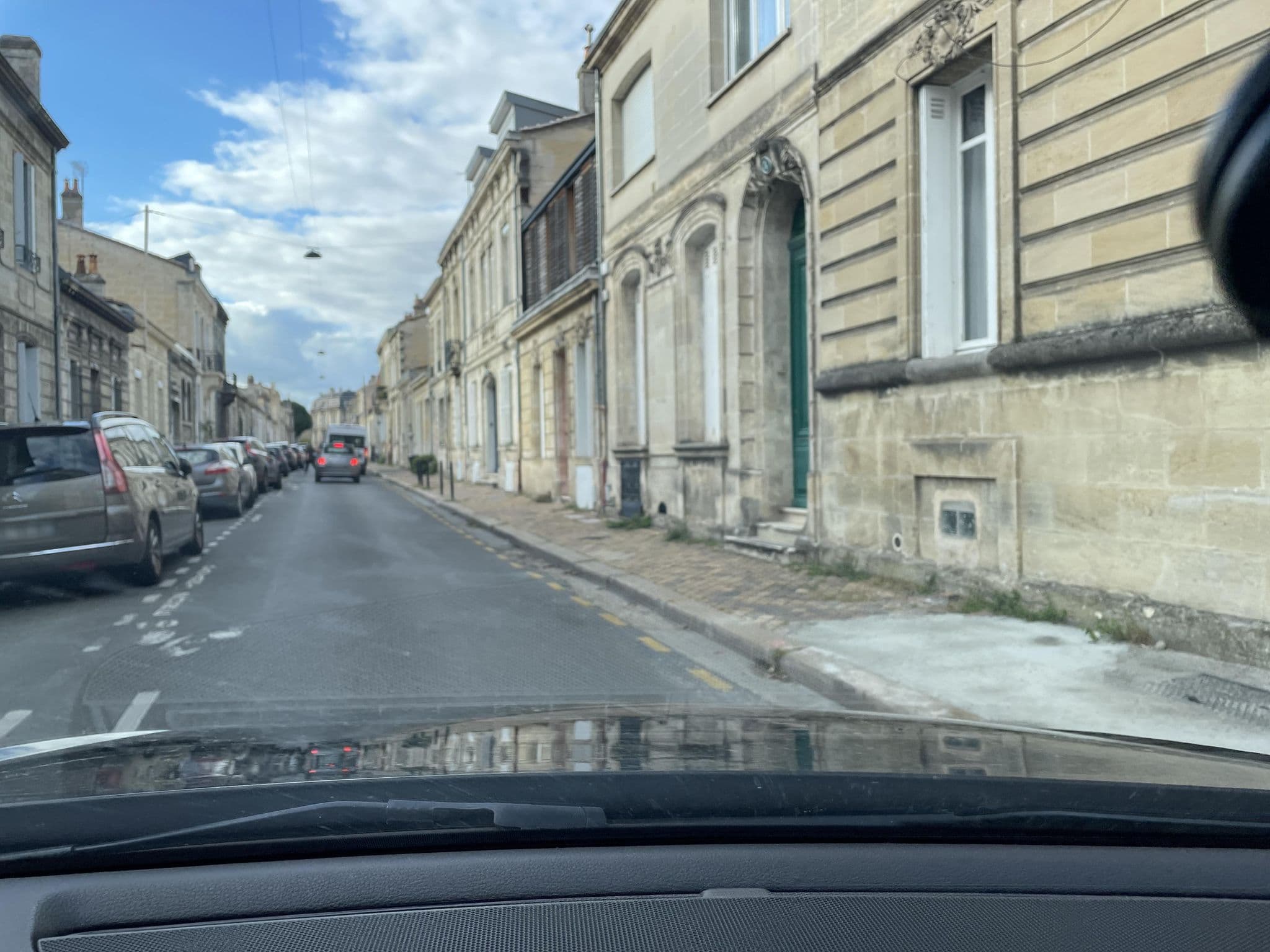 Street view near Desvaux de Marigny, Bordeaux — © bouchillou (CC BY-SA · Mapillary)