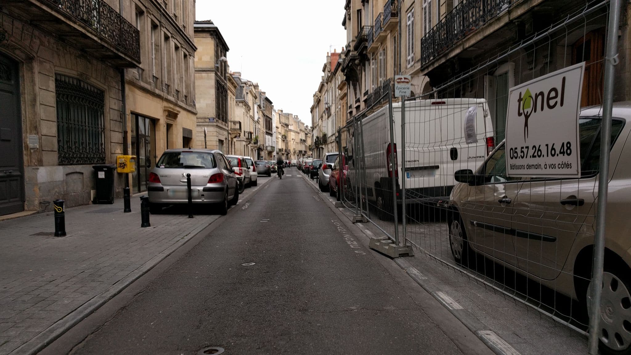 Street view near Hotel Dauphin, Bordeaux — © thibdrev (CC BY-SA · Mapillary)