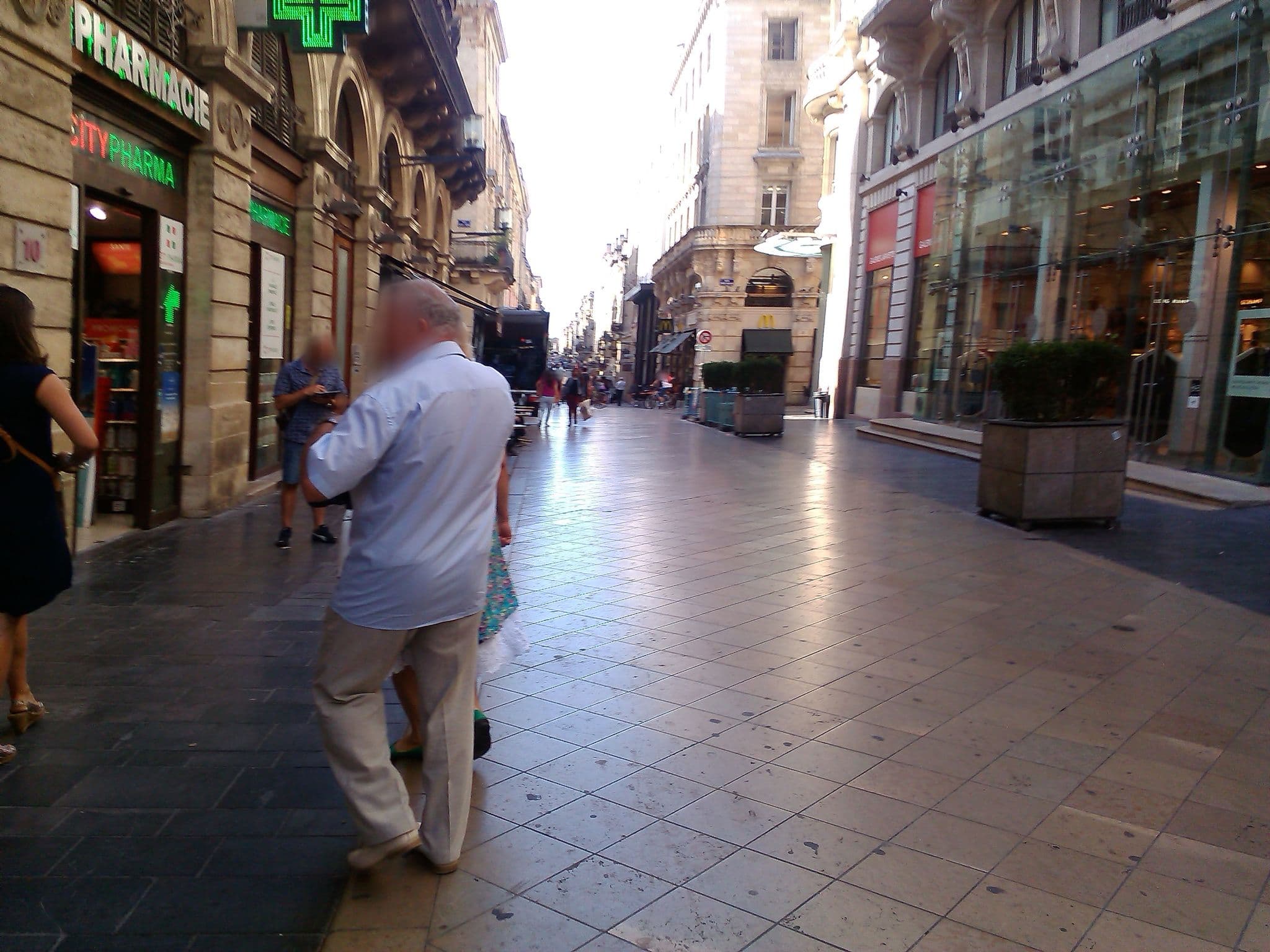 Street view near La Chambre de Léa, Bordeaux — © maturion (CC BY-SA · Mapillary)