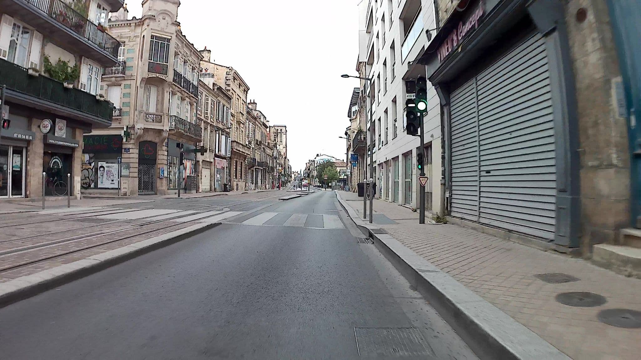Street view near Le Piccolo, Bordeaux — © trouyer (CC BY-SA · Mapillary)