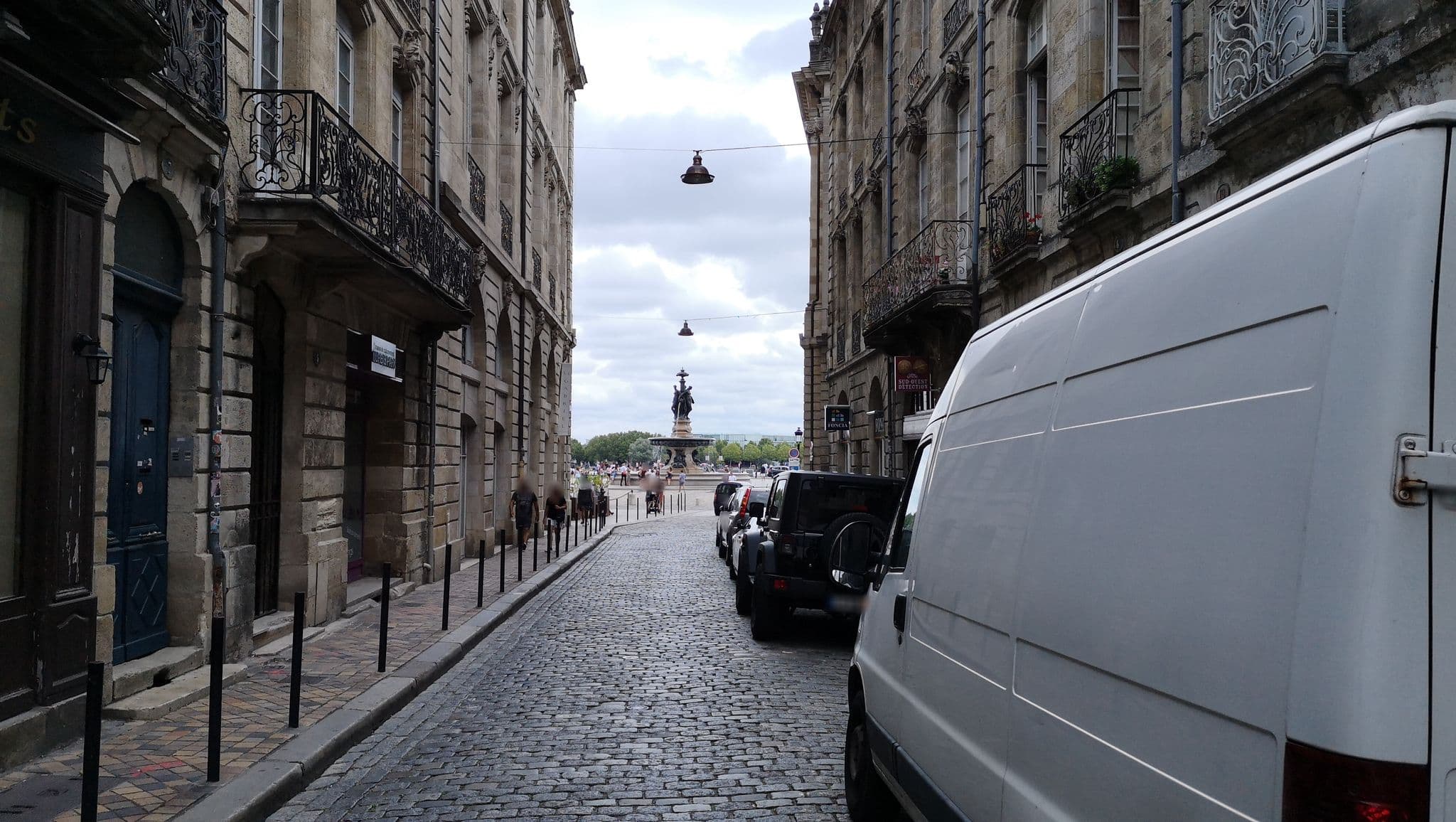 Street view near Hôtel Acanthe Bordeaux, Bordeaux — © bdoin (CC BY-SA · Mapillary)