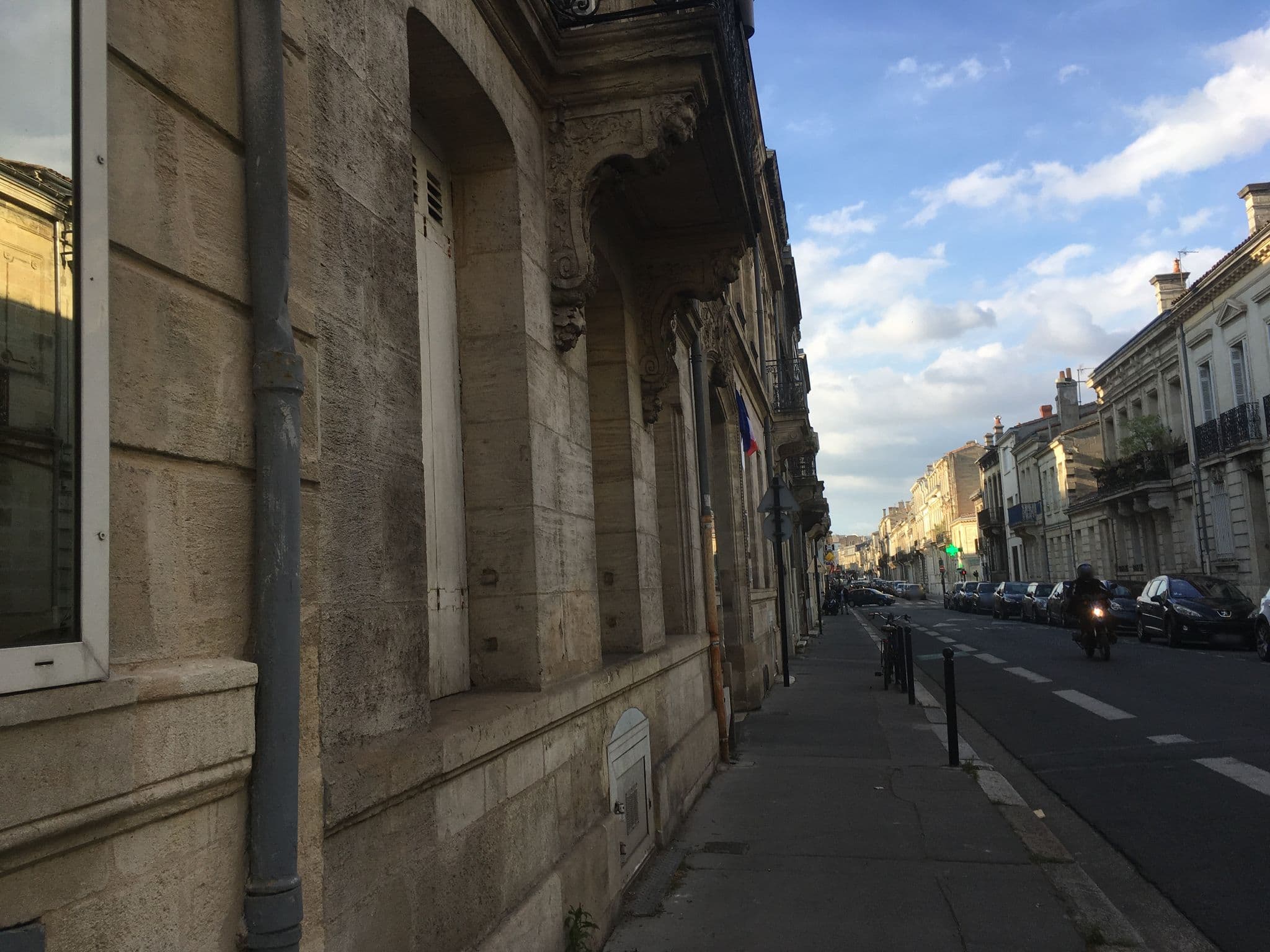 Street view near Le Jardin de Sequoïa, Bordeaux — © chrisbeddow (CC BY-SA · Mapillary)