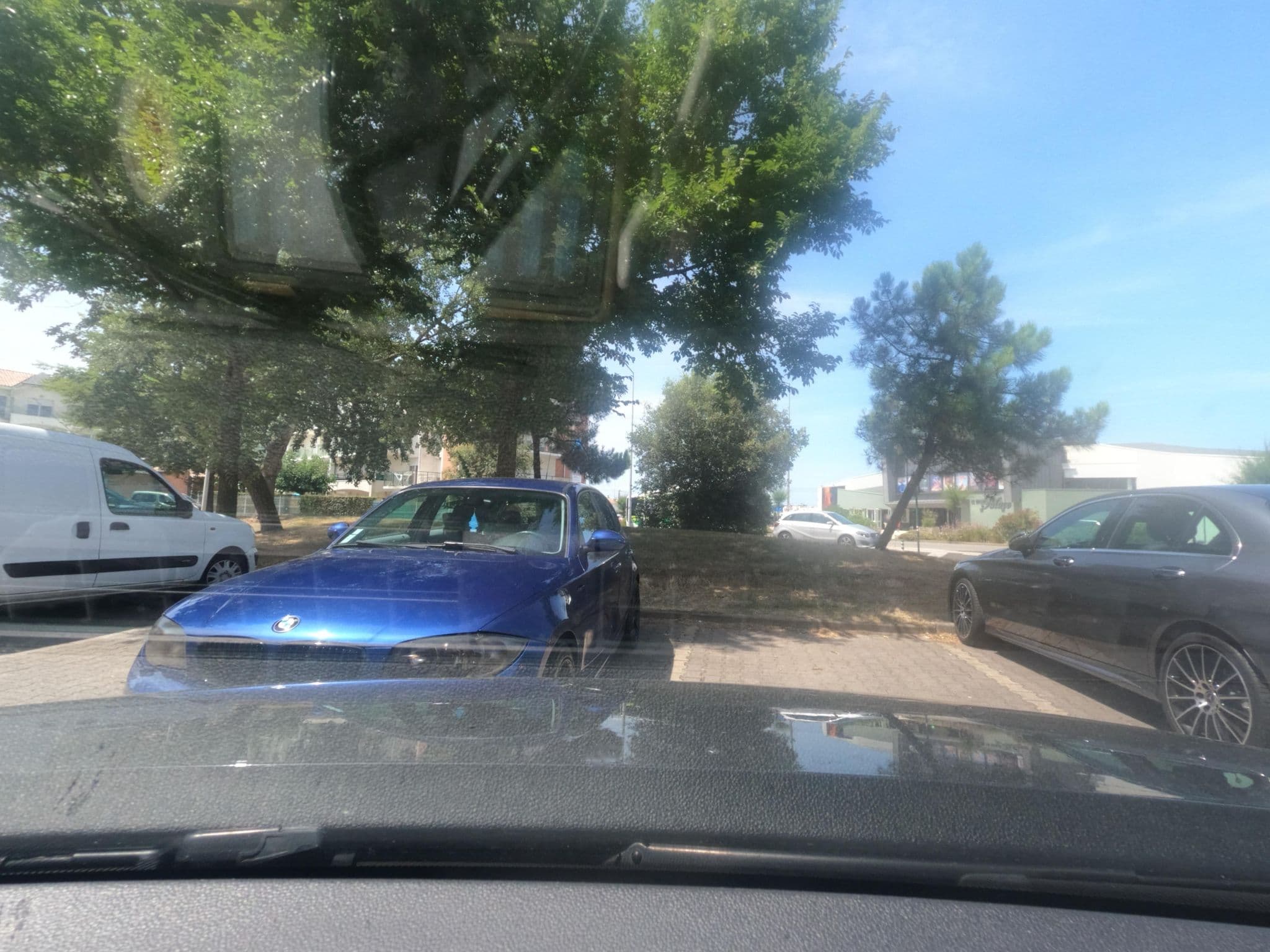 Street view near The Originals Boutique, Hôtel Admiral's, Les Sables-d'Olonne (Inter-Hotel), Les Sables-d'Olonne — © uwekoch (CC BY-SA · Mapillary)
