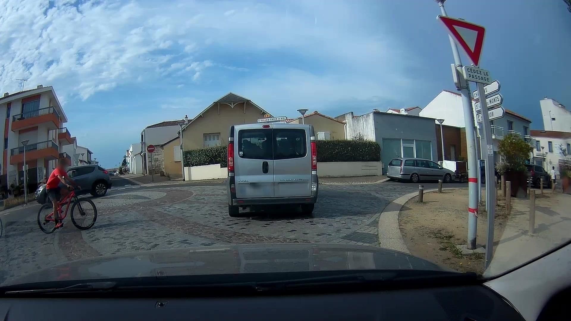 Street view near Hôtel des Touristes, Saint-Hilaire-de-Riez — © micmin1972 (CC BY-SA · Mapillary)