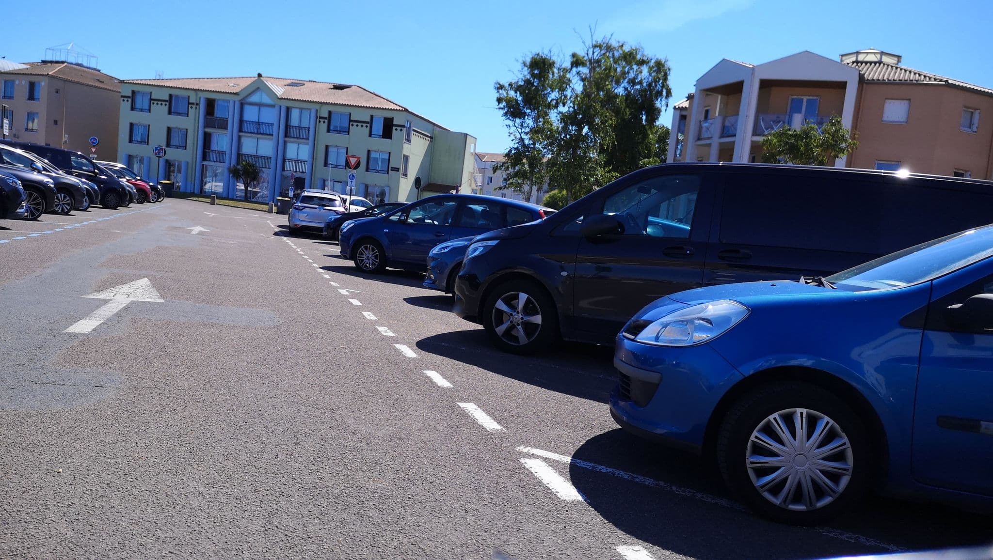 Street view near Admiral'Hôtel, Les Sables-d'Olonne — © u4y0u (CC BY-SA · Mapillary)