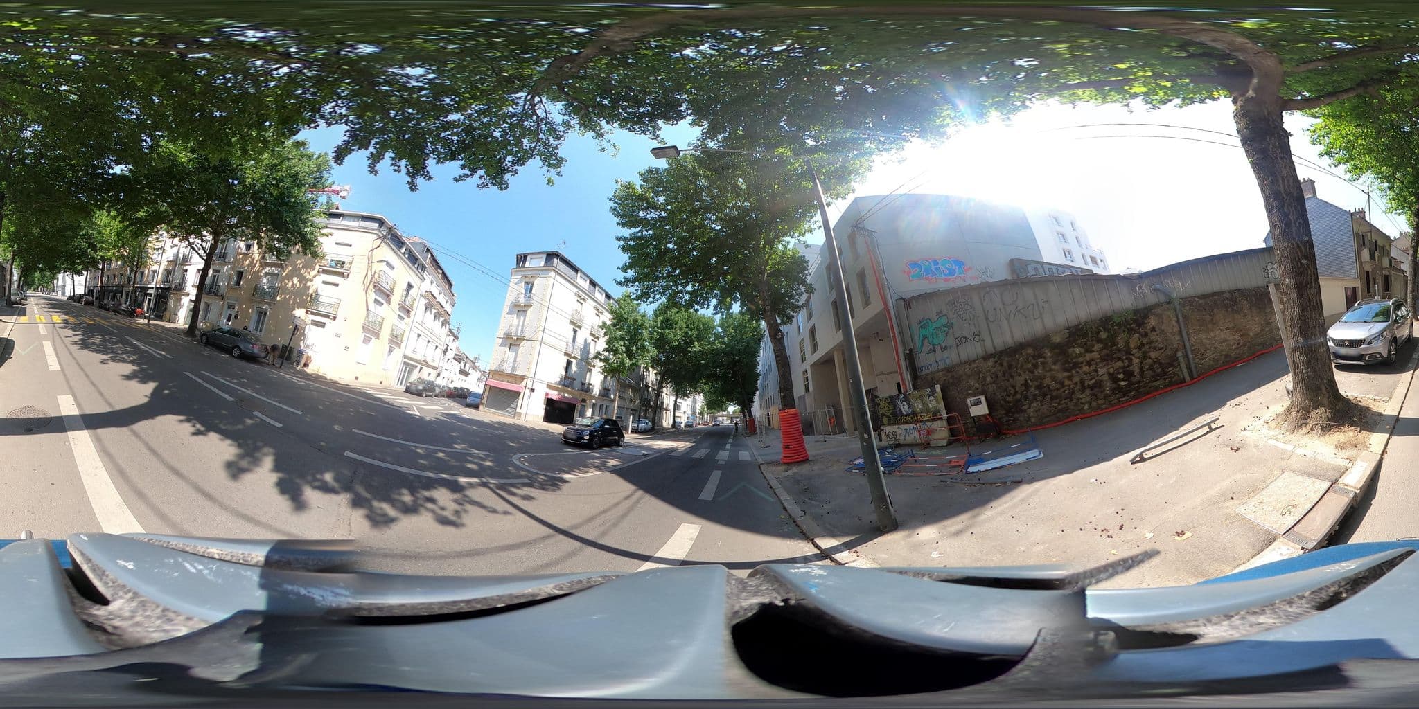 Street view near Hotel Trianon, Nantes — © alixun (CC BY-SA · Mapillary)