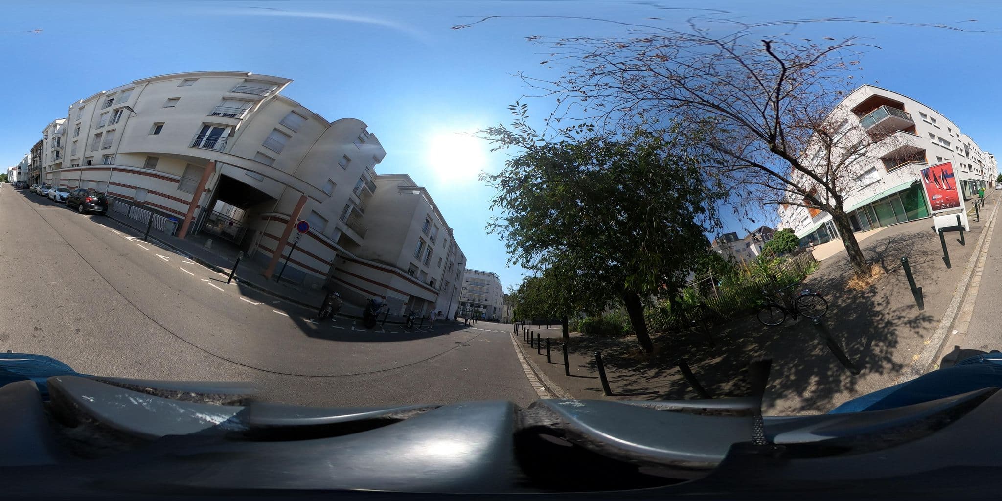 Street view near L'Orchestre, Nantes — © alixun (CC BY-SA · Mapillary)
