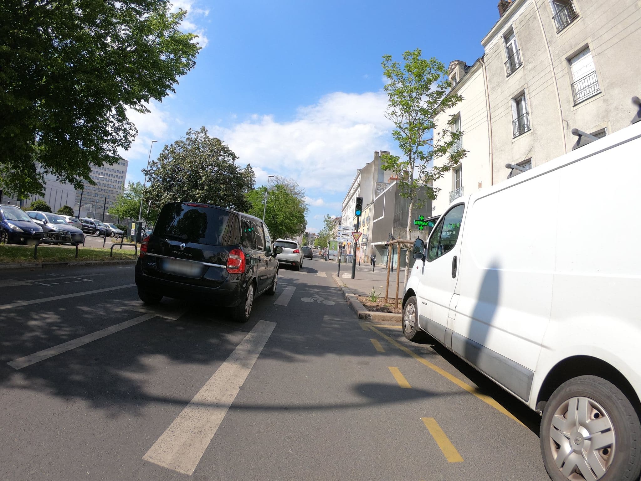 Street view near La Belle Madeleine, Nantes — © cartocite (CC BY-SA · Mapillary)