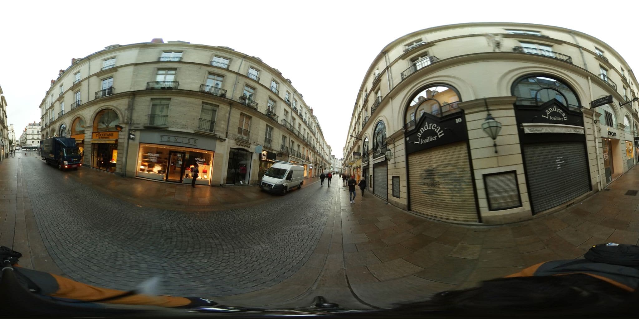 Street view near Duplex Bali Hyper Centre, Nantes — © c_mobilite (CC BY-SA · Mapillary)